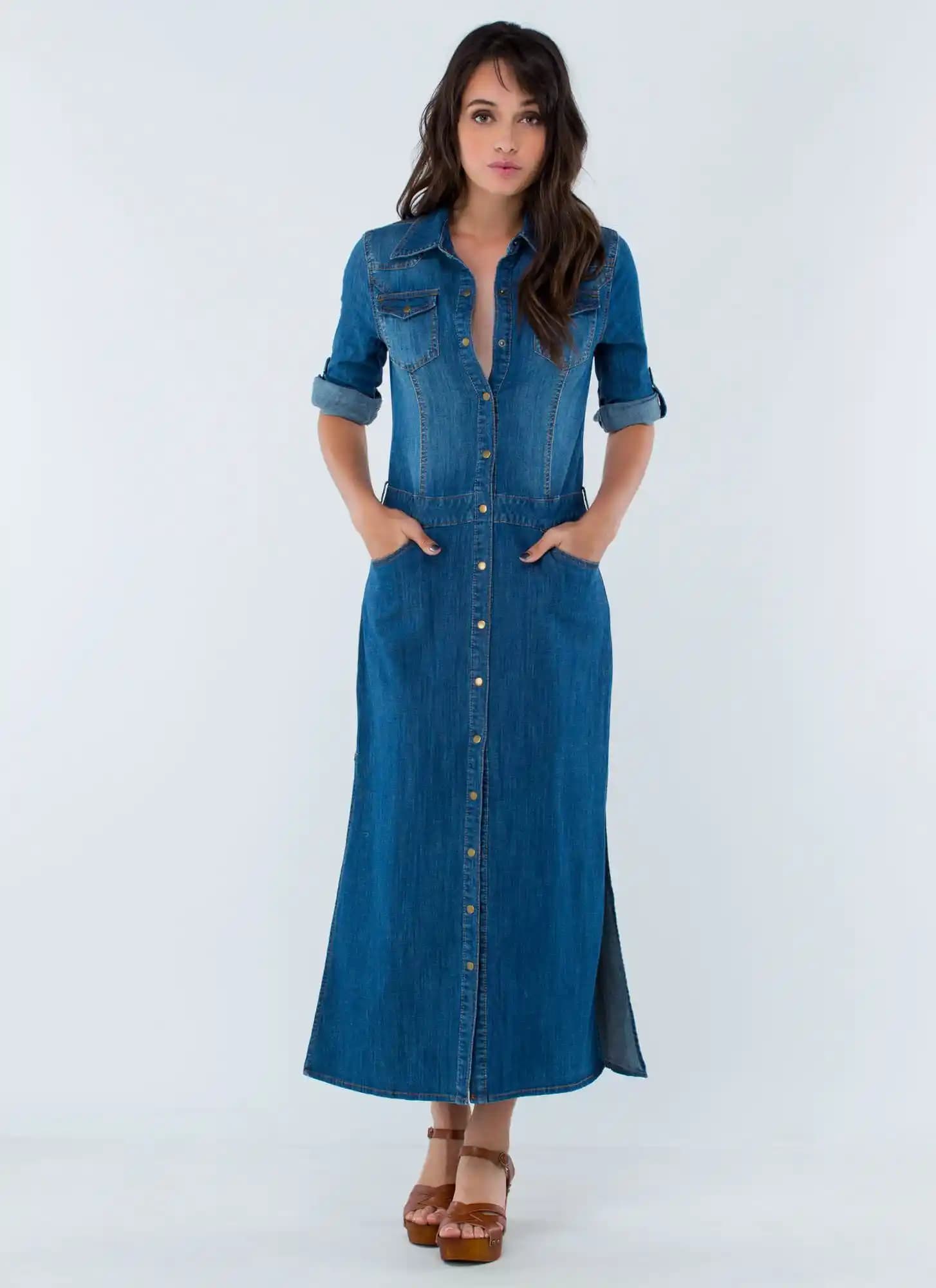 Denim Elbiseler: Güncel Trendler ve Stil İpuçlarıyla Zamansız Şıklık