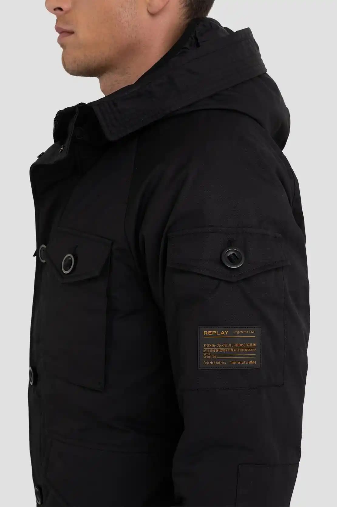 Erkek Siyah Parka Modelleri ve Seçiminde Dikkat Edilmesi Gerekenler