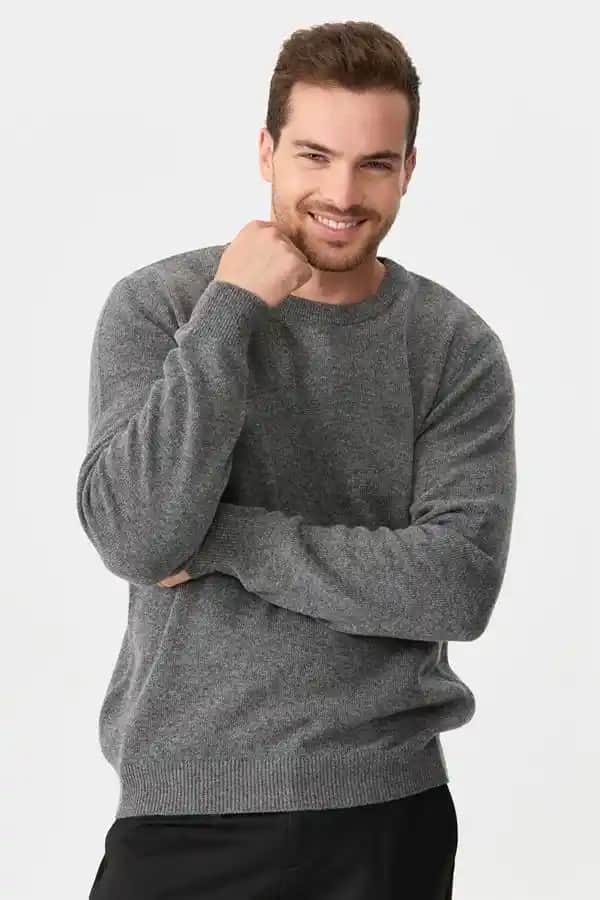 Erkekler İçin Sıfır Yaka Kazaklar: Modern ve Şık Kombinasyon Rehberi