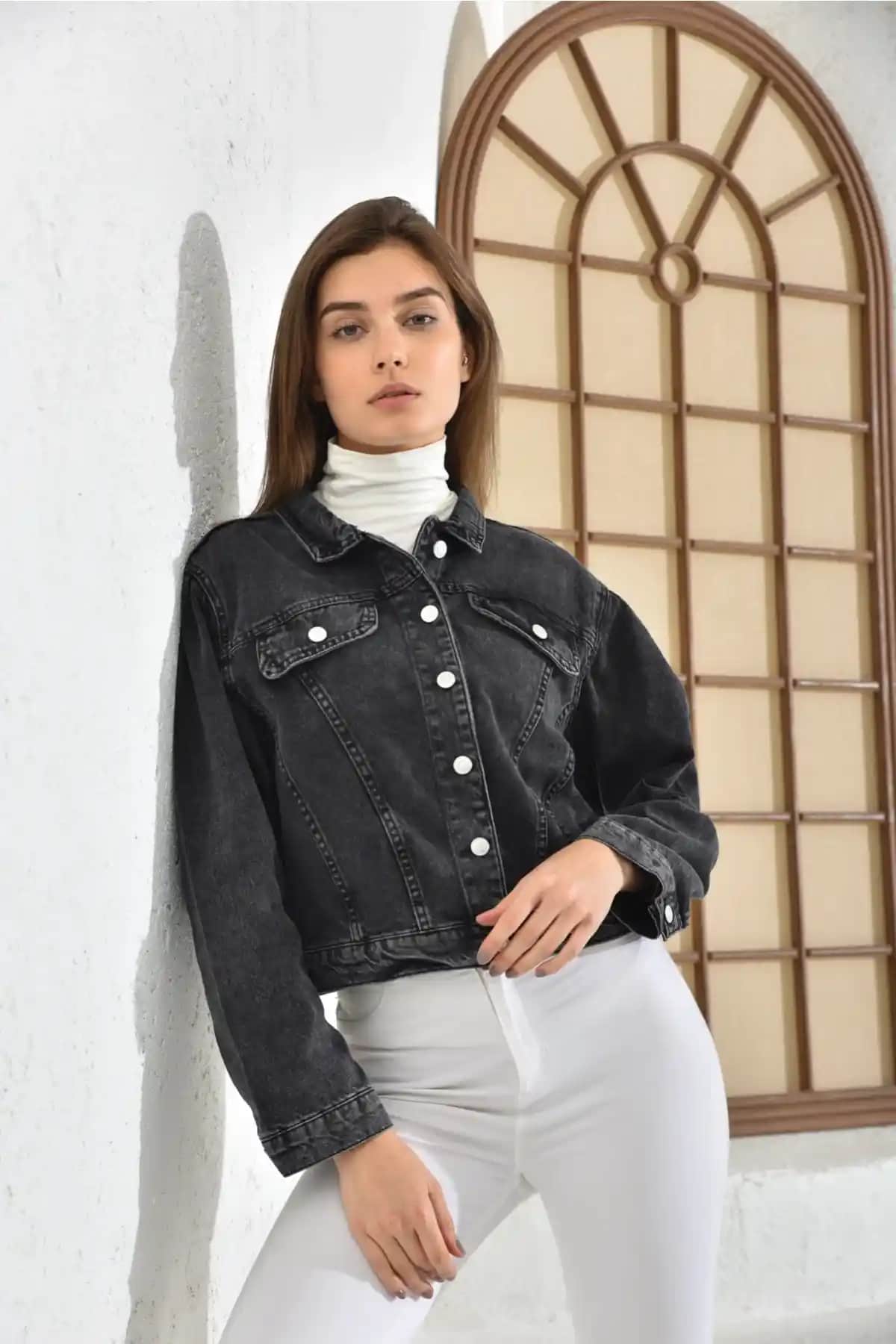 Kadın Denim Ceketleri: Güncel Trendler, Kombinasyon İpuçları ve Stil Önerileri