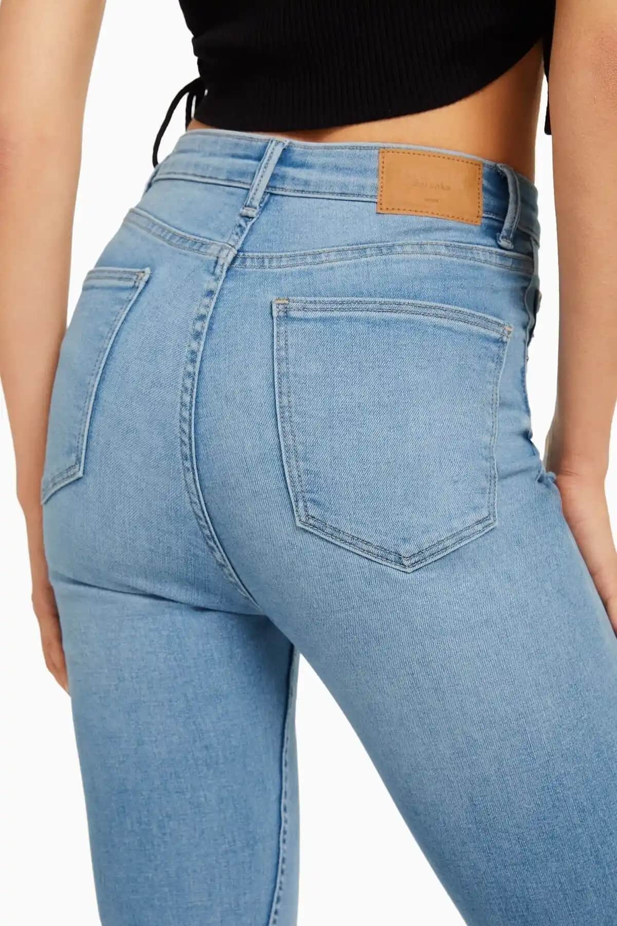 Süper Yüksek Bel Jeanler: Kadınlar İçin Modern ve Konforlu Pantolon Seçenekleri