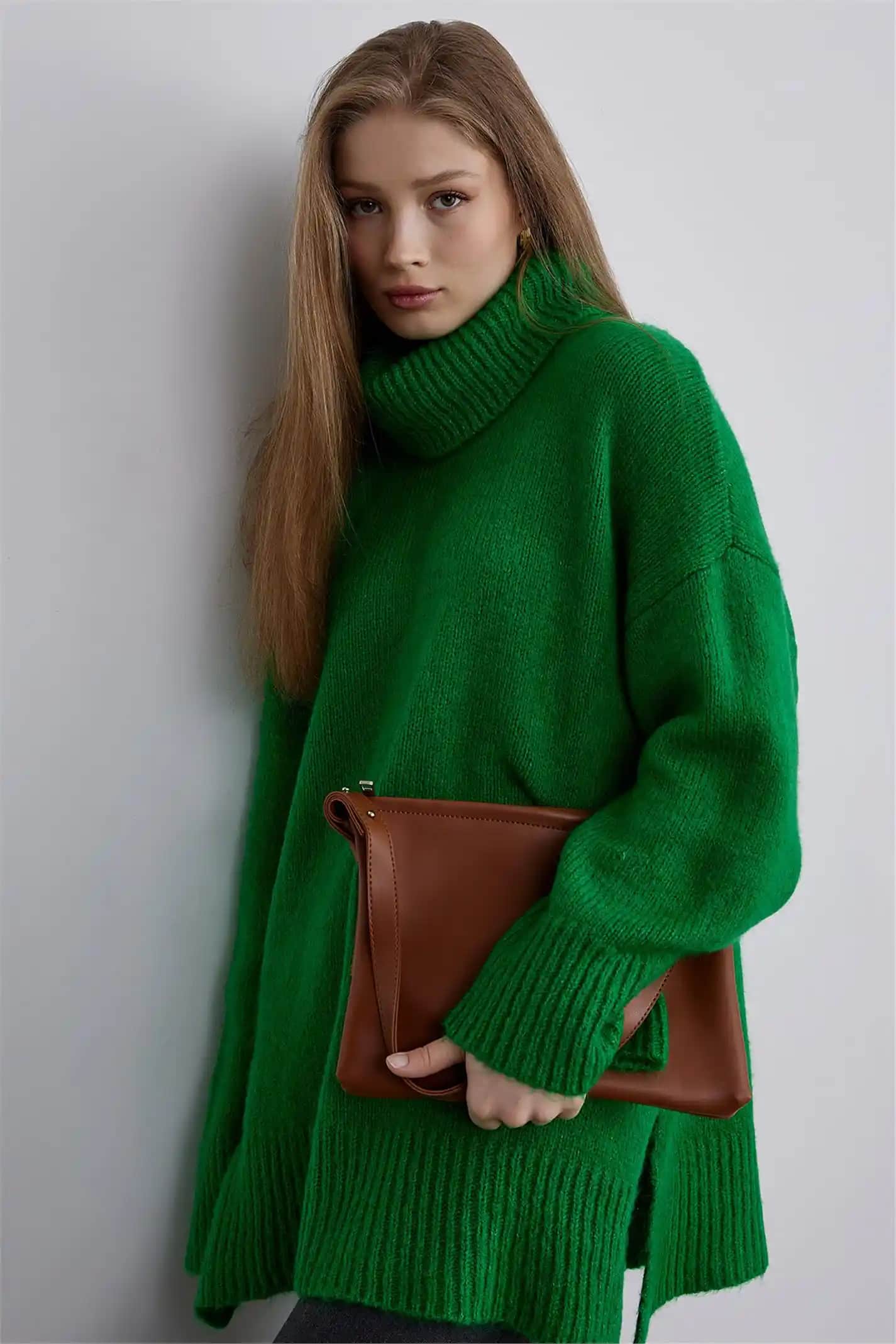 Yeşil Boğazlı Kazaklar: Kış Modasında Şıklık ve Konforun Buluşma Noktası