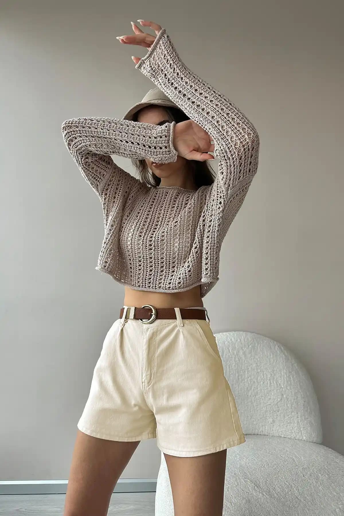 Alaçatı Stili Kadın Şort Karşılaştırması: Yüksek Bel ve Düz Modellerin Özellikleri