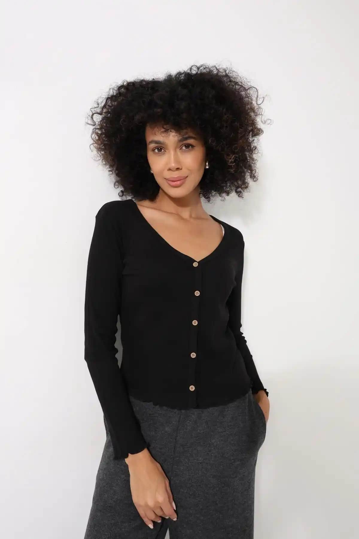 AMİDA Siyah Fitilli Kaşkorse V Yaka Düğmeli Kadın Bluz Şık ve Rahat Günlük Giyim Parçası