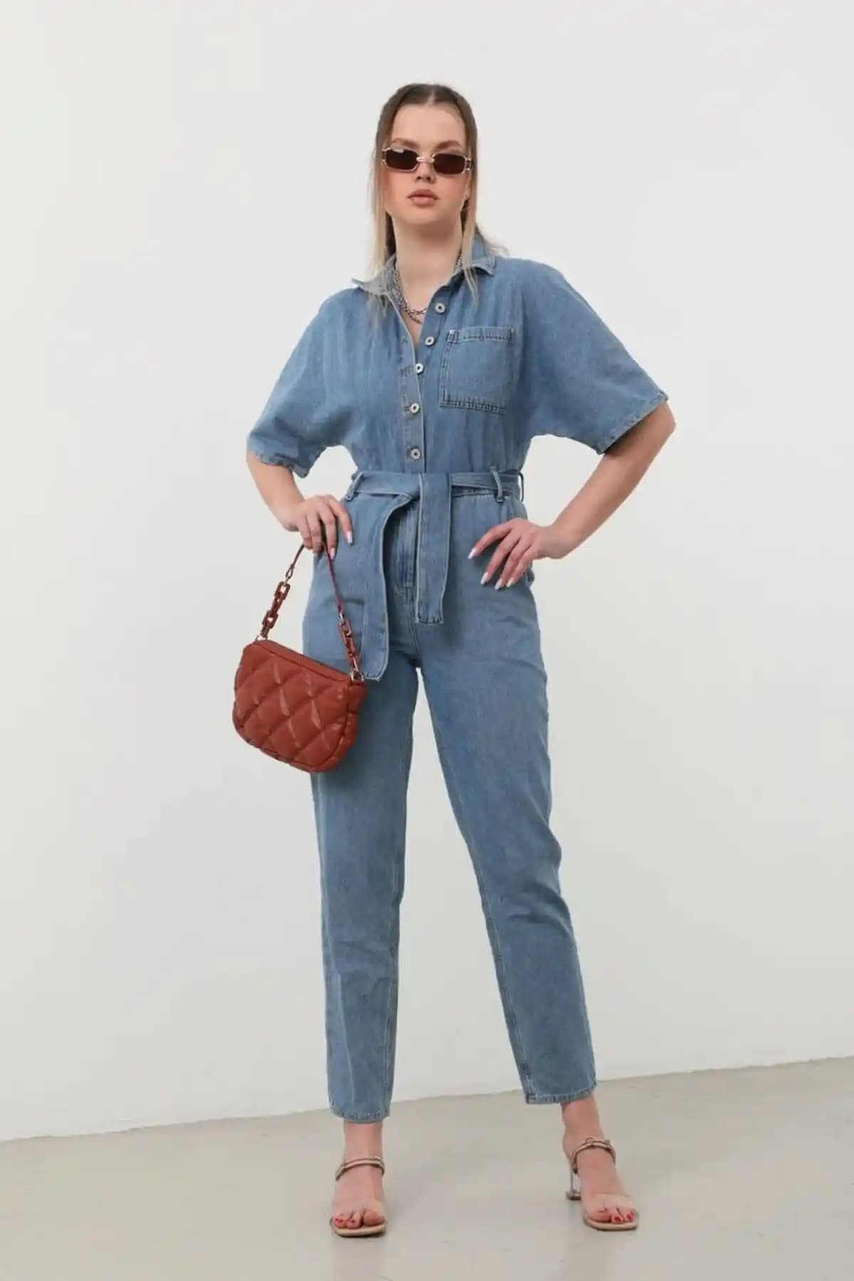 BANNY JEANS Kadın Yarasa Kol Jean Tulum Modern ve Şık Günlük Giyim Tercihi