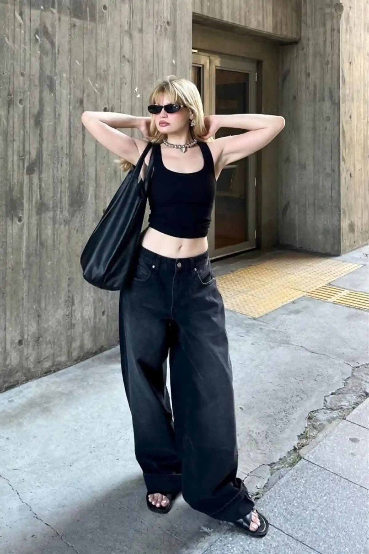 Bases Siyah Soluk Efektli Bol Kesim Baggy Jean ve Bershka Wide Leg Pantolon Karşılaştırması