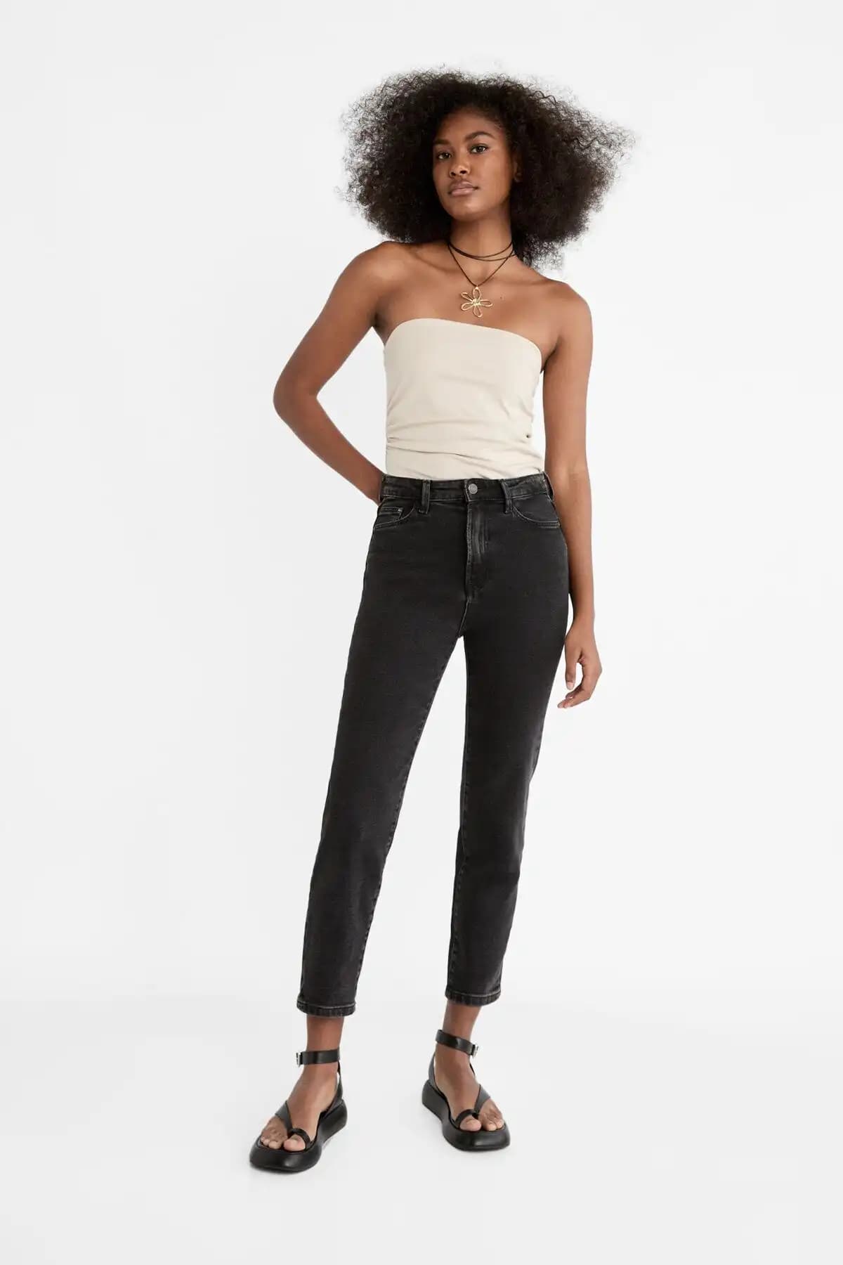 Bella denim Siyah Yüksek Bel Mom Jean ile Stradivarius Slim Fit Mom Jean Karşılaştırması 2