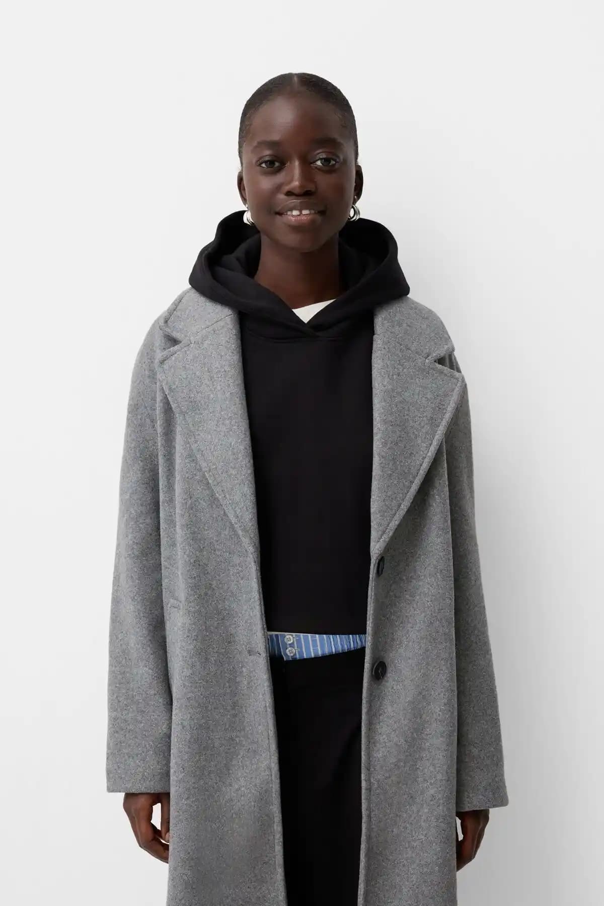 Bershka Uzun Kaban Modeli Günlük Kullanım İçin Şık ve Rahat Tasarım