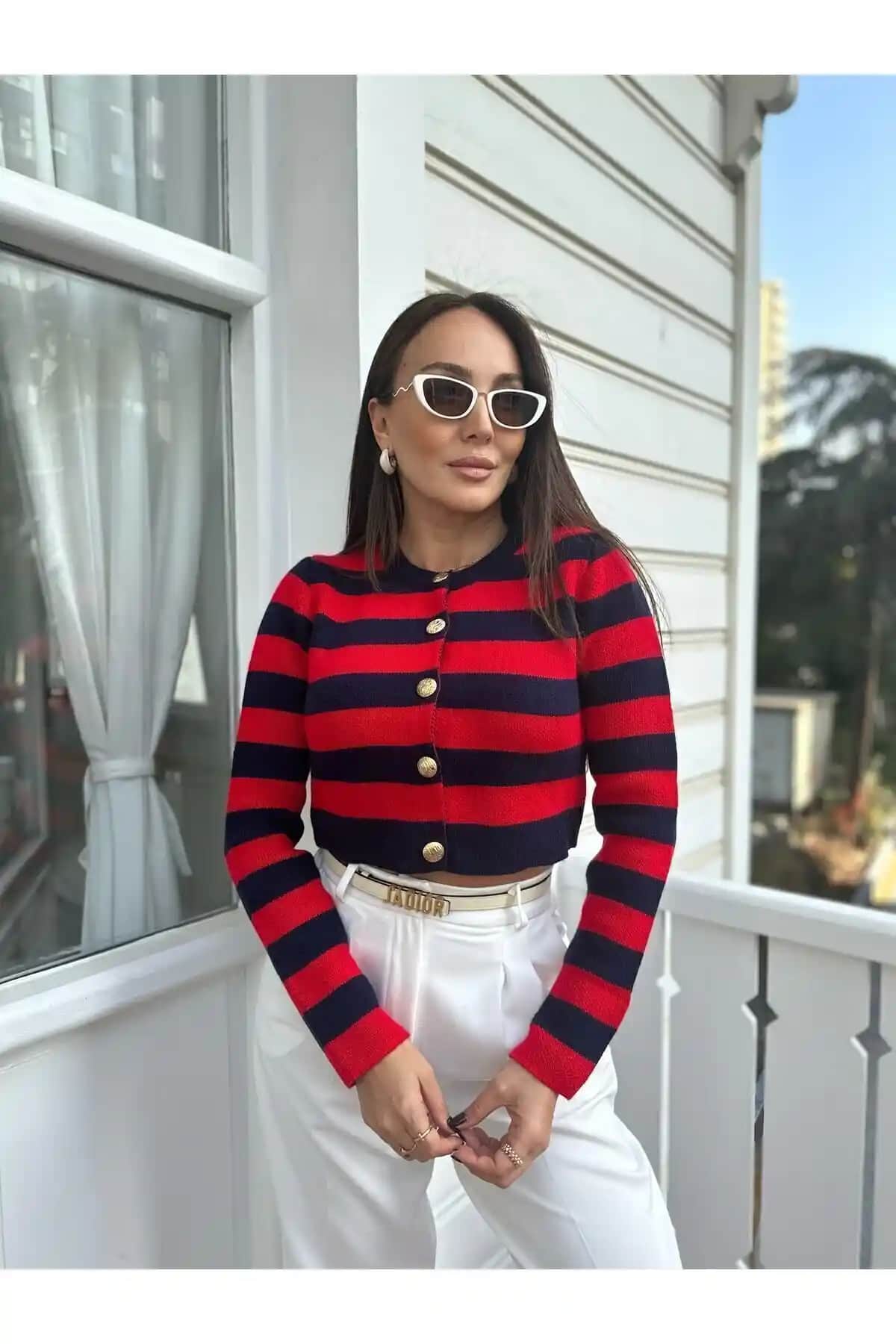 Bolesa Suadiye Kırmızı Lacivert Şeritli ve Triko Kısa Hırka Karşılaştırması