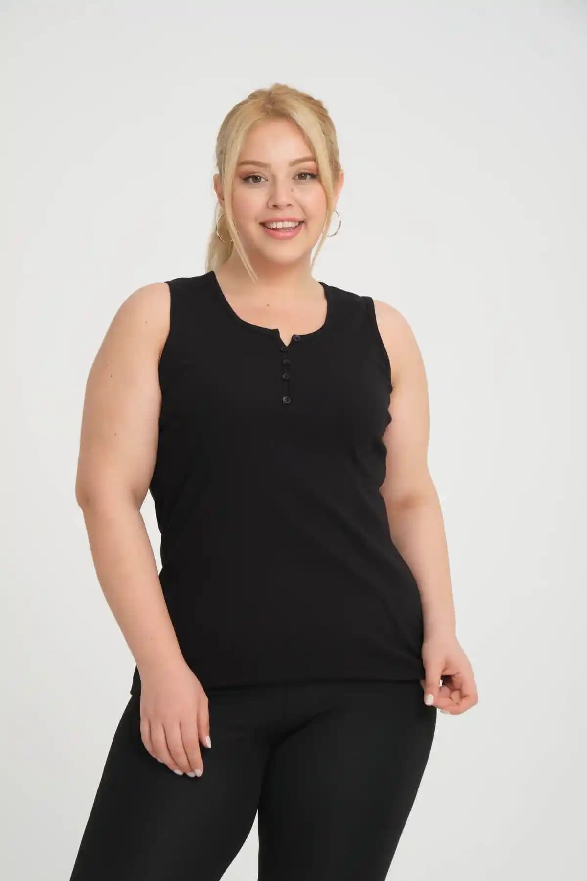 Büyük Beden Kadın Giyim Karşılaştırması: BANEGA ve tarzımsüper Bluzlerinin Özellikleri
