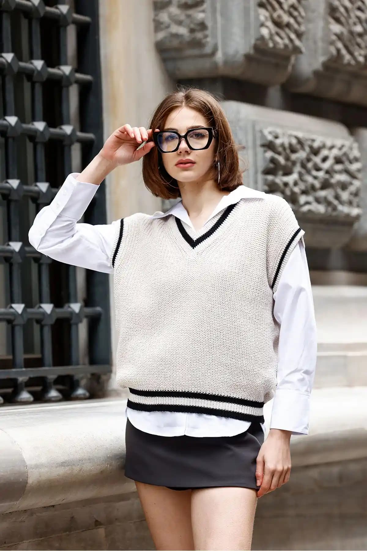 Cloudy Kids ve Defacto Relax Fit V Yaka Süveter Karşılaştırması