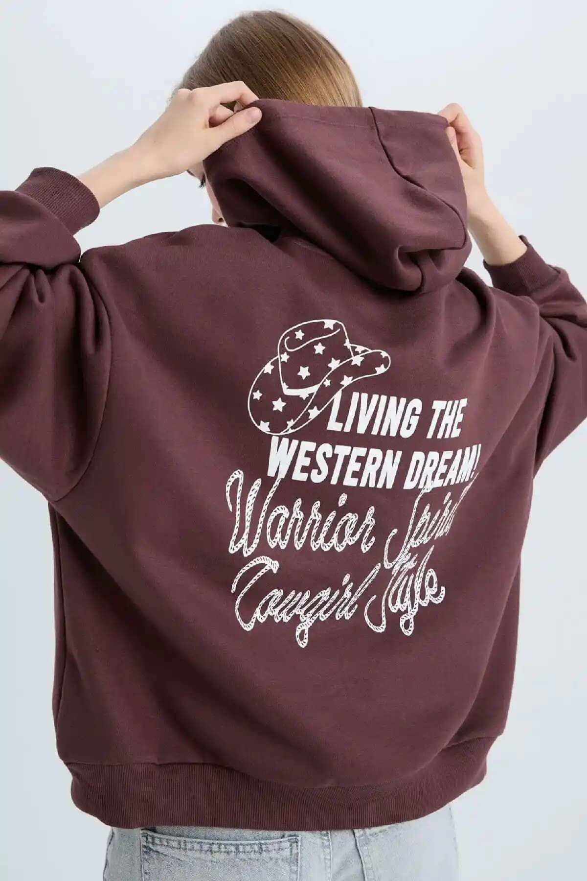 Defacto Coool Loose Fit Kapüşonlu Sweatshirt: Günlük Şıklık ve Konforun Buluşması