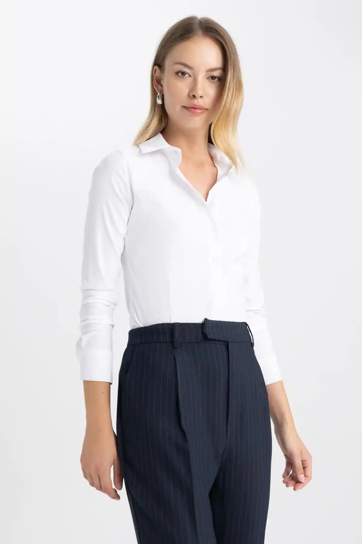 Defacto Fitted ve Regular Fit Düz Uzun Kollu Gömlek Karşılaştırması ve Özellikleri