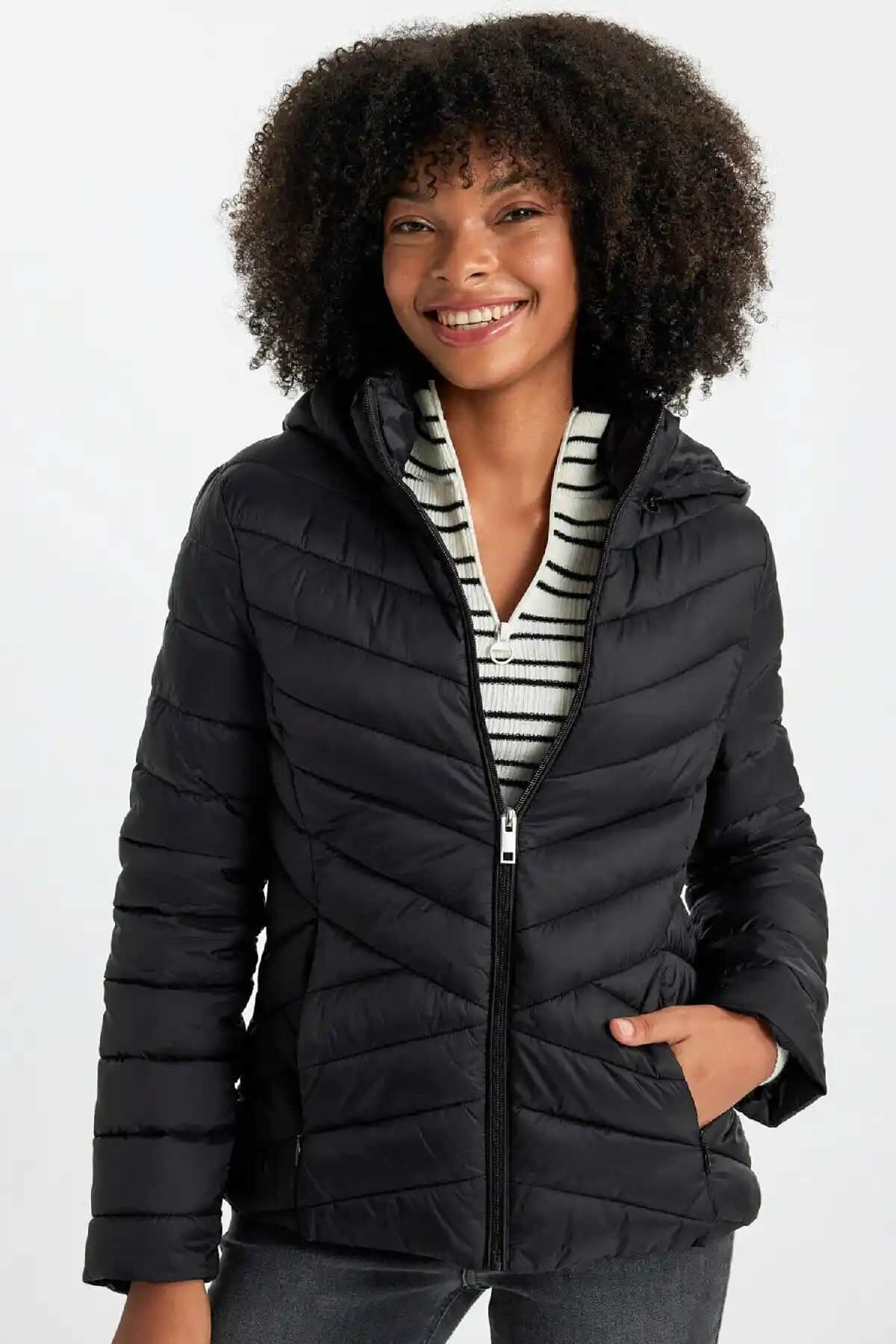 Defacto Su Itici Kapüşonlu Kapitoneli Mont Günlük ve Spor Kullanım İçin Uygun