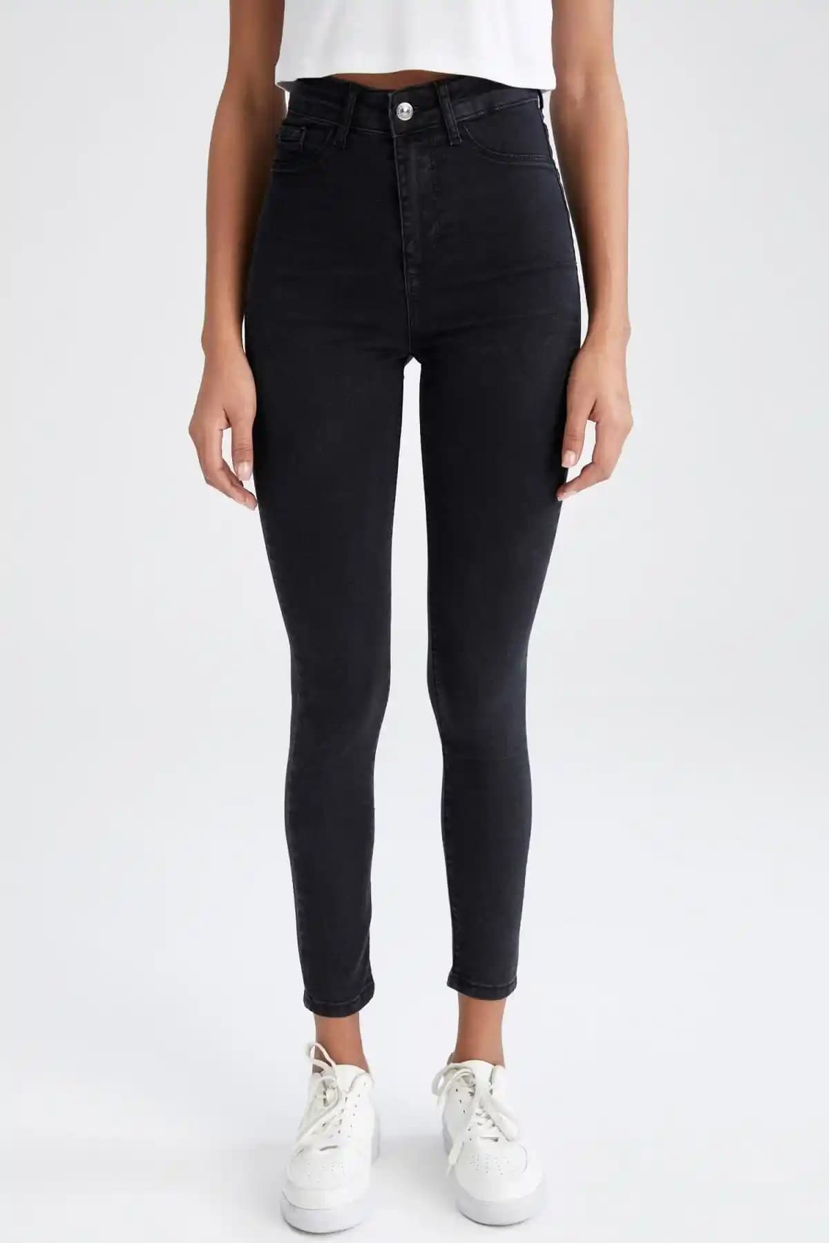 DeFacto Super Skinny Fit Yüksek Bel Jean Pantolon: Şık ve Rahat Günlük Giyim Seçeneği