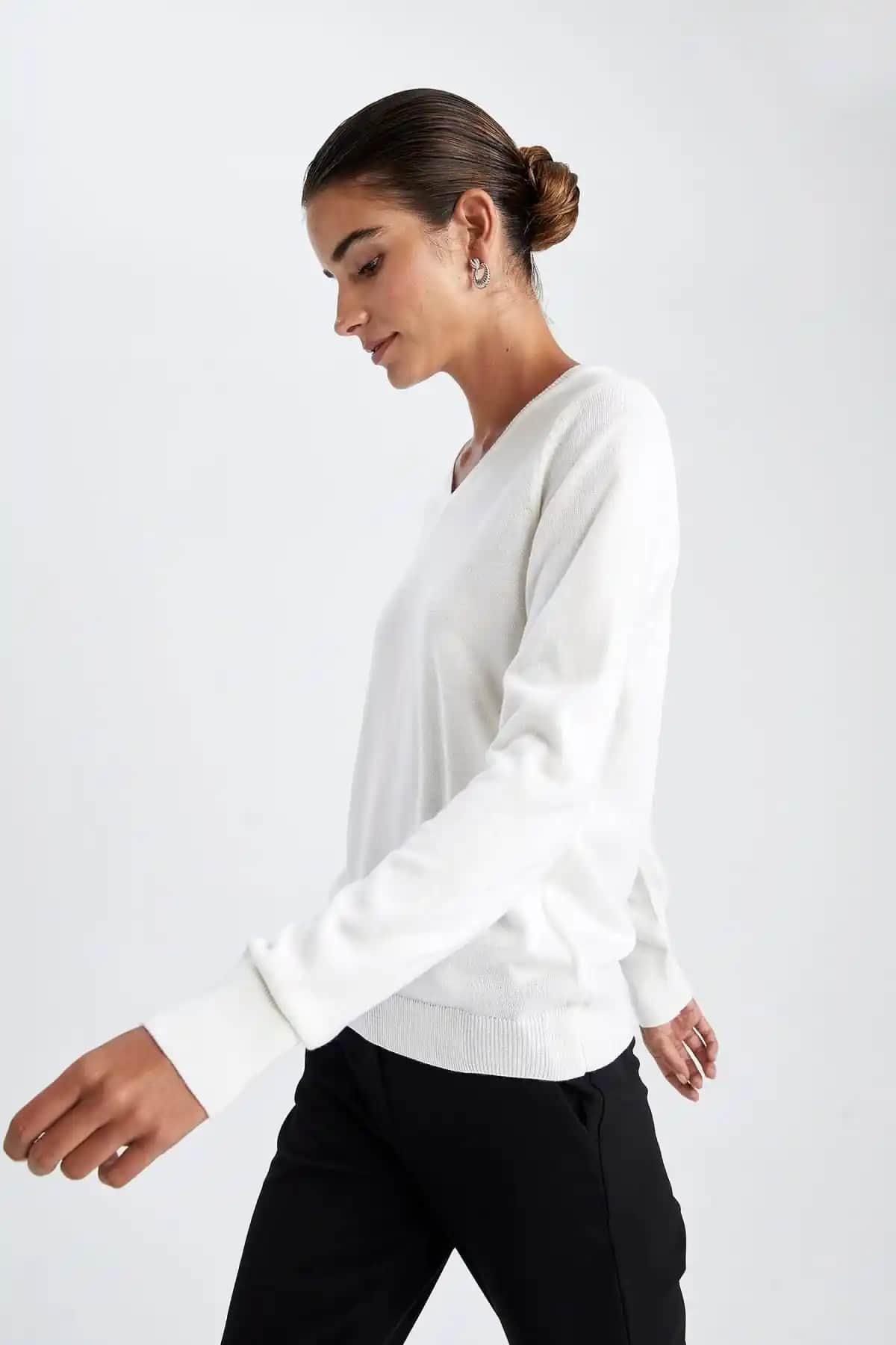 DeFacto V Yaka Ekstra Yumuşak Dokulu Basic Düz Triko Kazak F7088AZ22WN