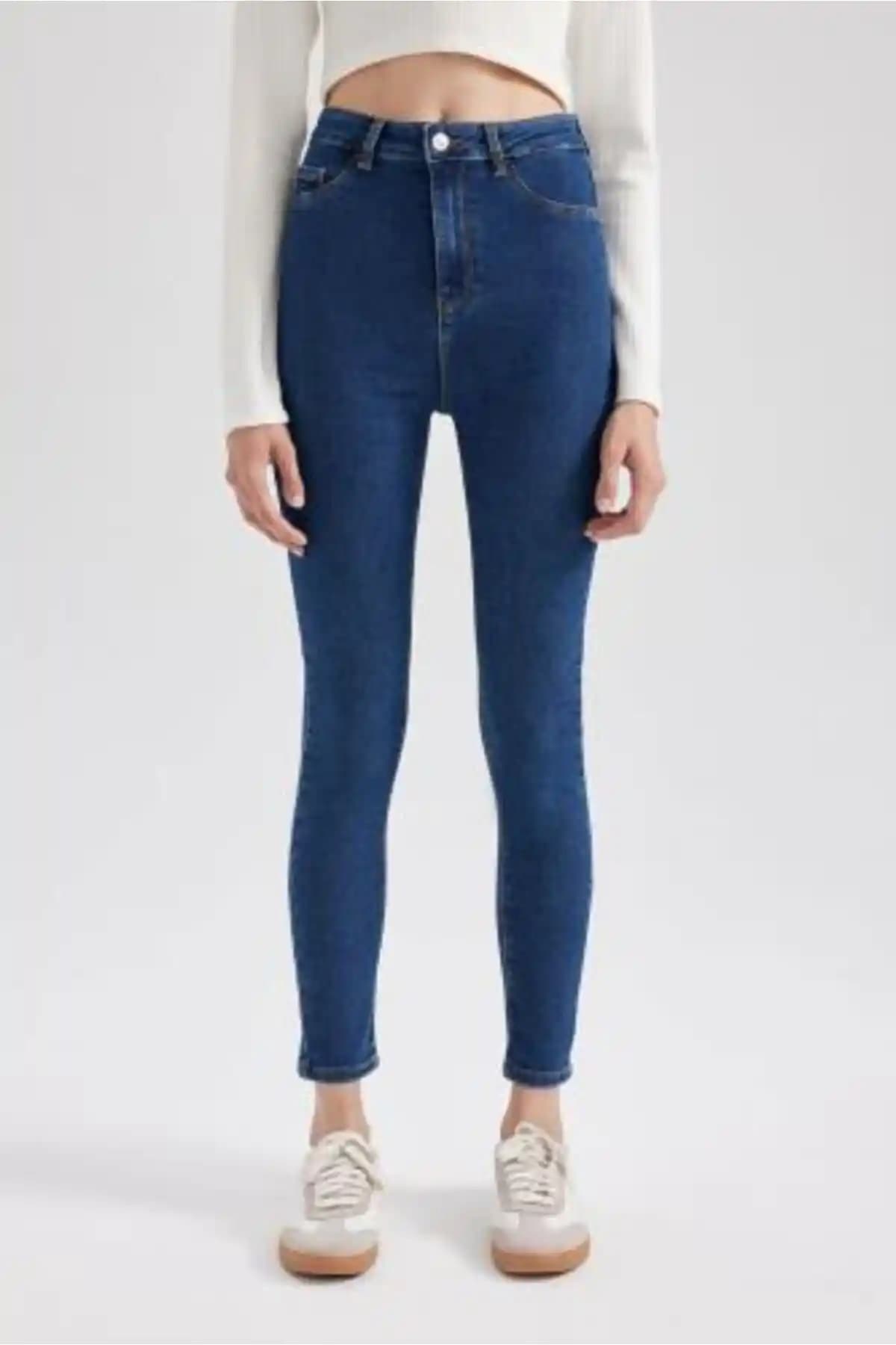 Defacto ve HLT Jeans Kadın Pantolon Karşılaştırması: Stil ve Konfor Analizi