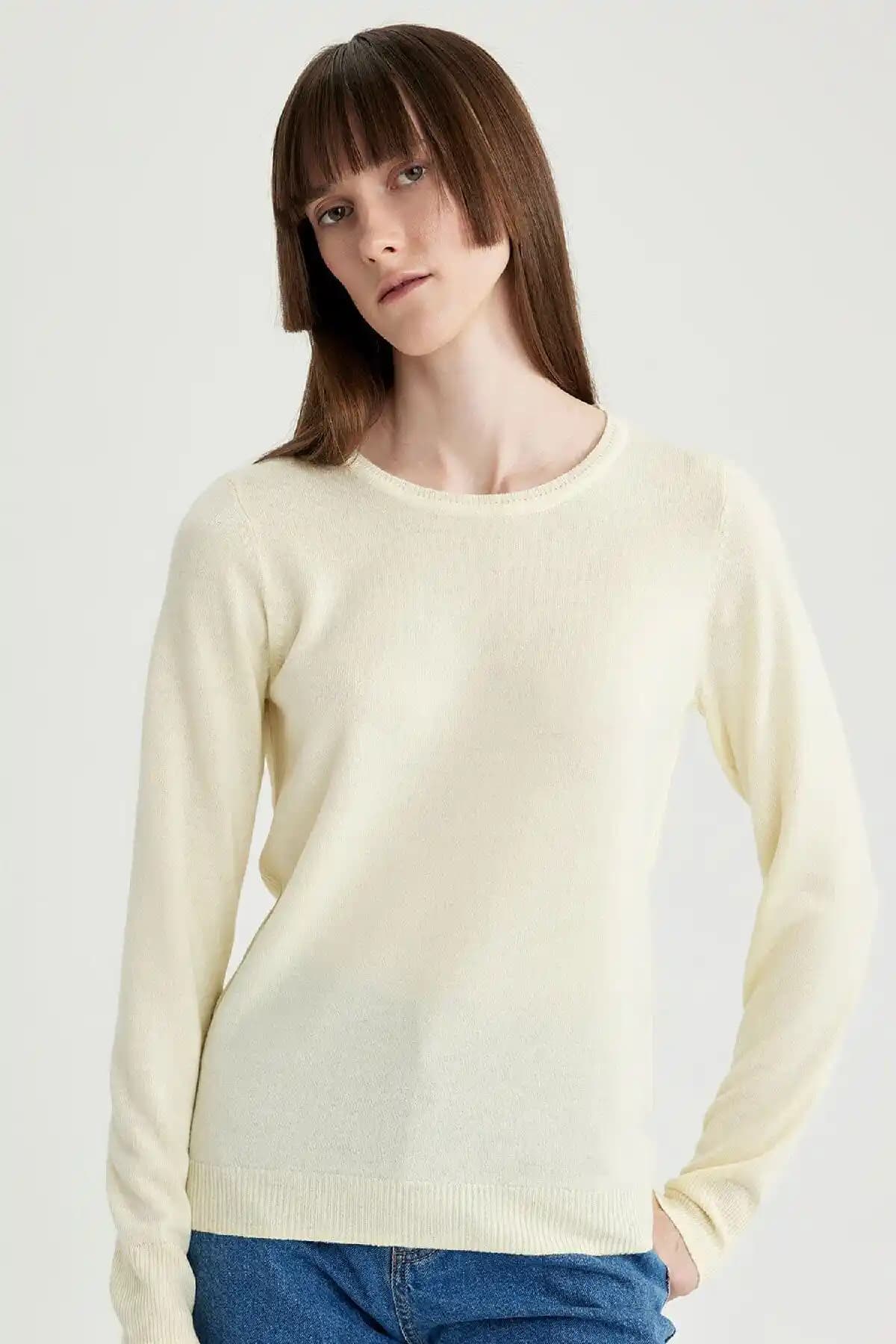 DeFacto Yumuşak Dokulu Regular Fit Bisiklet Yaka Kazak Kadın Günlük Kullanım