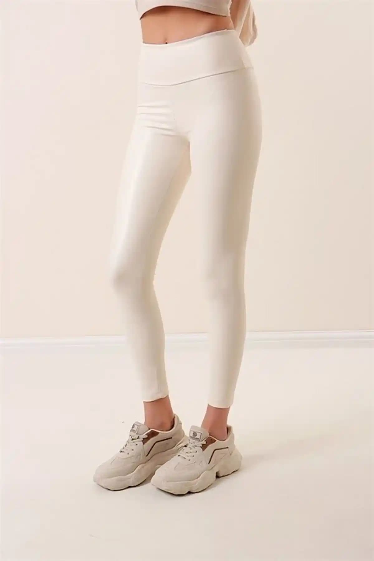 Ekru Yüksek Bel İçi Polar Deri Tayt Modaya Uygun ve Konforlu Seçenekler
