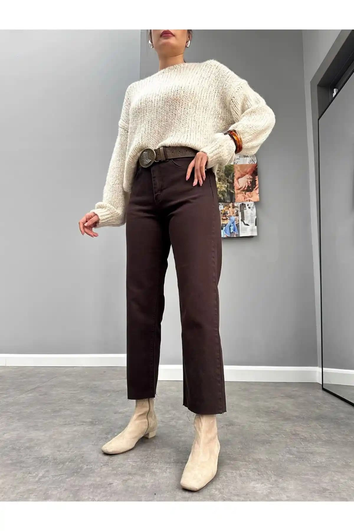 ESRAHELVACI Acı Kahve Düz Paça Jean Pantolon Günlük Şıklık ve Konfor Sunar