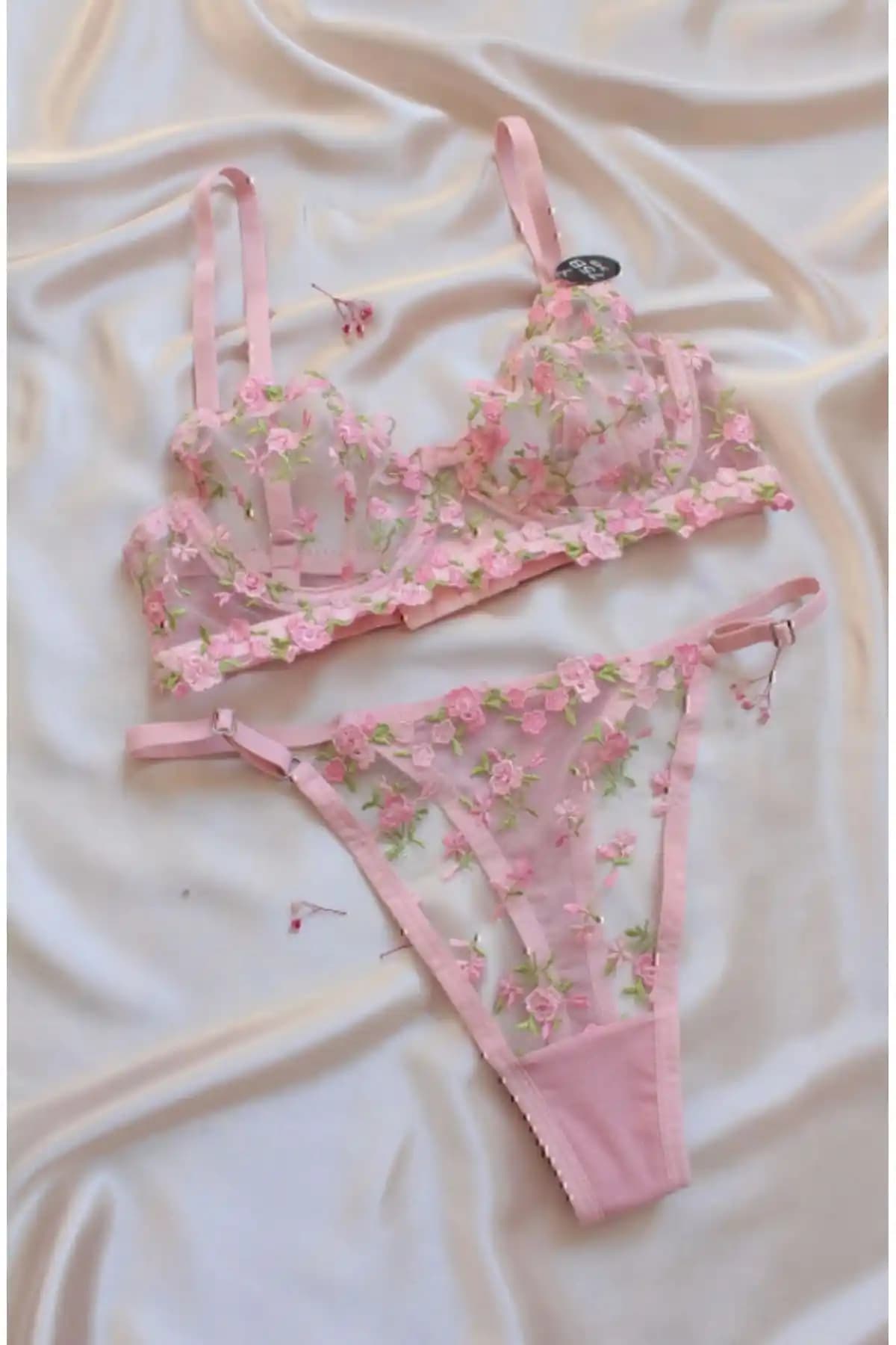 İki Popüler Bralet Takımını Karşılaştırarak En Uygun Seçimi Yapın