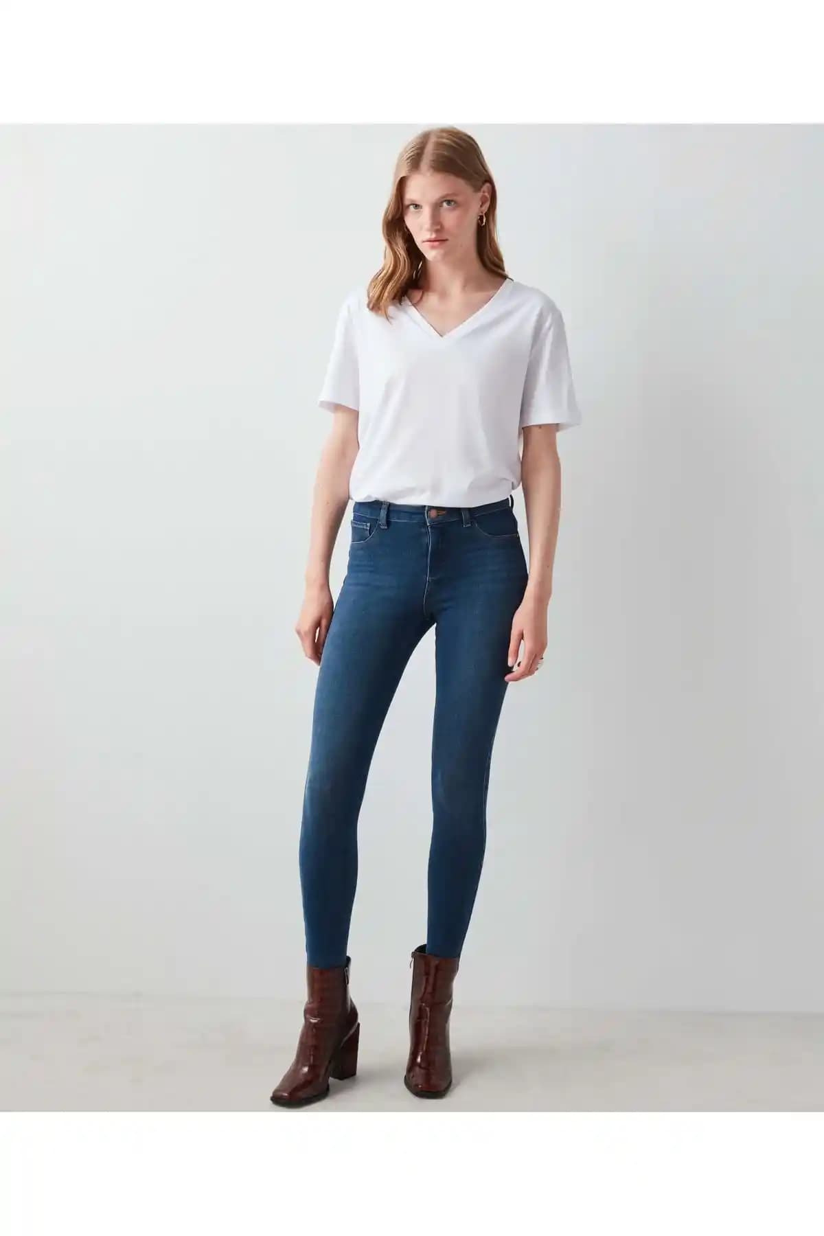 İpekyol Skinny Fit Jean Pantolon Karşılaştırması: Mavi ve Lacivert Modellerin Özellikleri ve Kullanıcı Yorumları