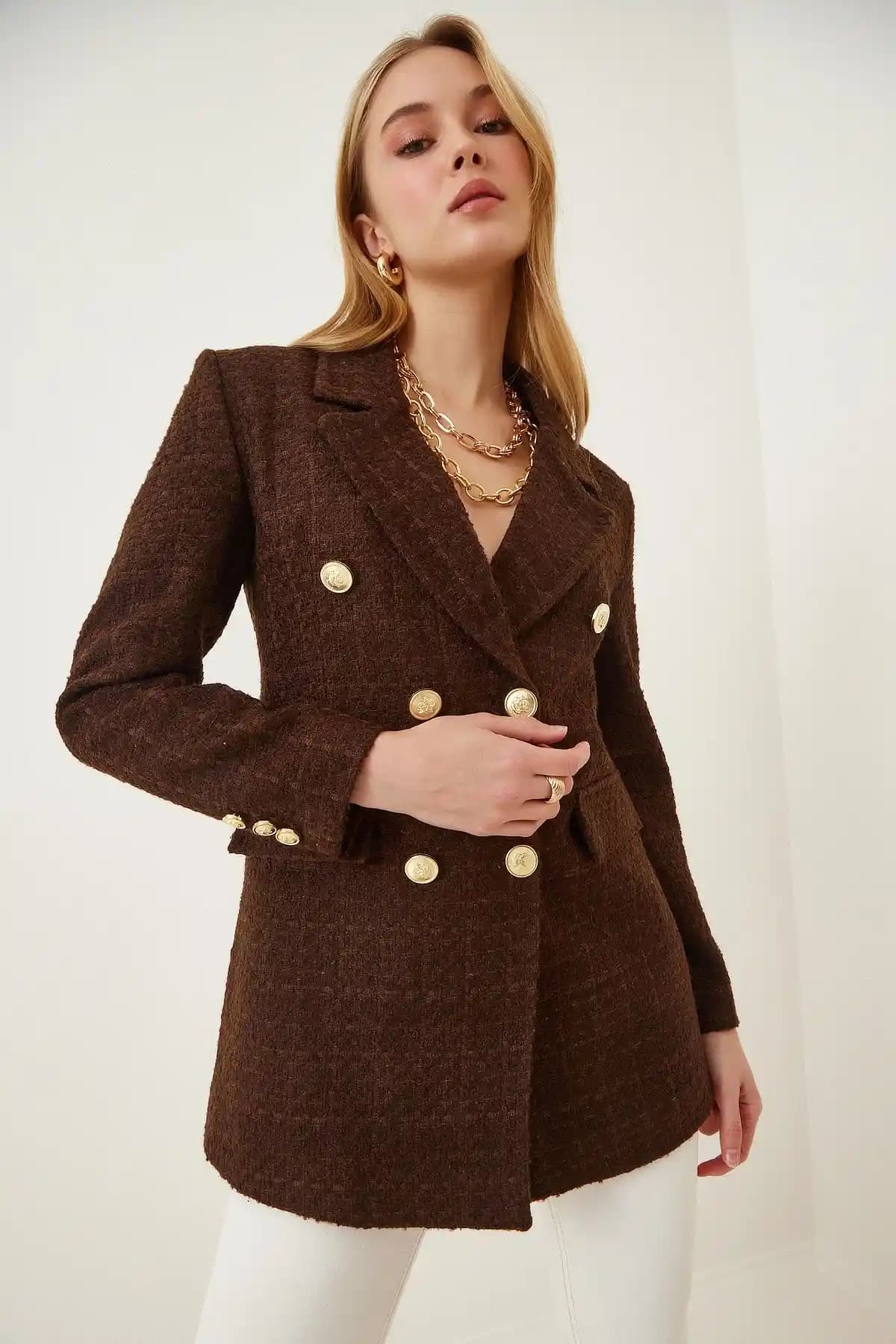 İstanbul'daki blazer ceket modelleri karşılaştırması: Happiness ve Lovelyİstanbul ürünleri