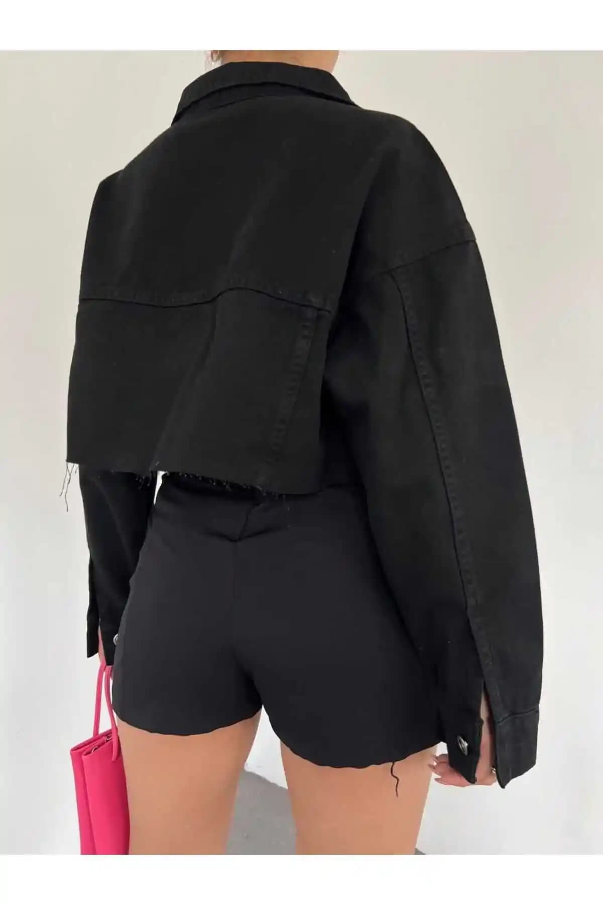 Kadın Crop Denim Ceketler: ÇEÇİM ve DENİKK Modellerinin Karşılaştırması