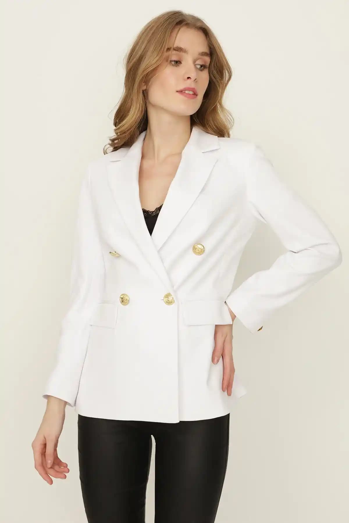 Kadın Günlük Kullanım İçin Beyaz ve Siyah Gold Düğmeli Blazer Ceketler