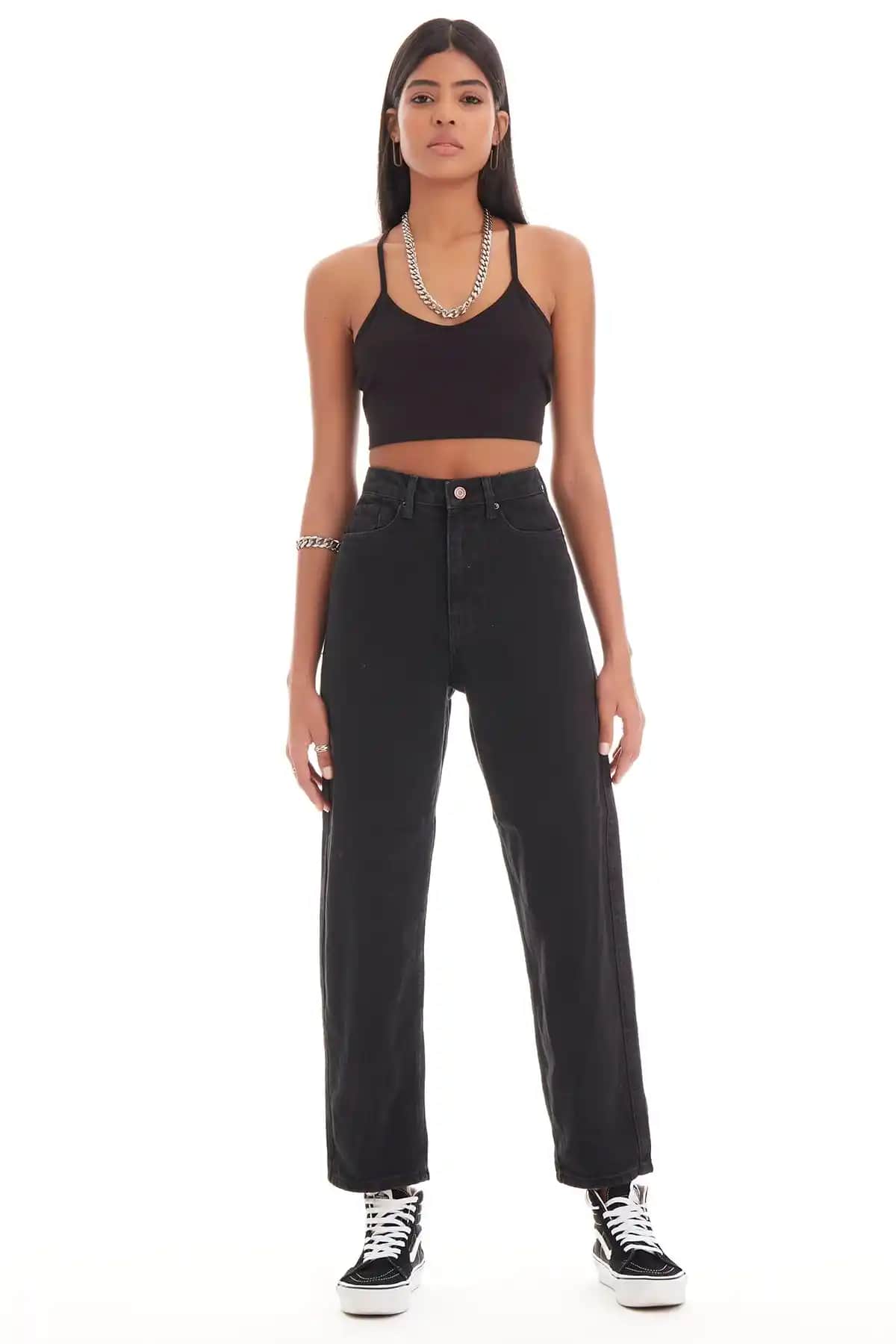 Kadın Jean Modelleri Karşılaştırması: Siyah Od Renk Balon Mom Fit ve Snow Kot Carrot Fit