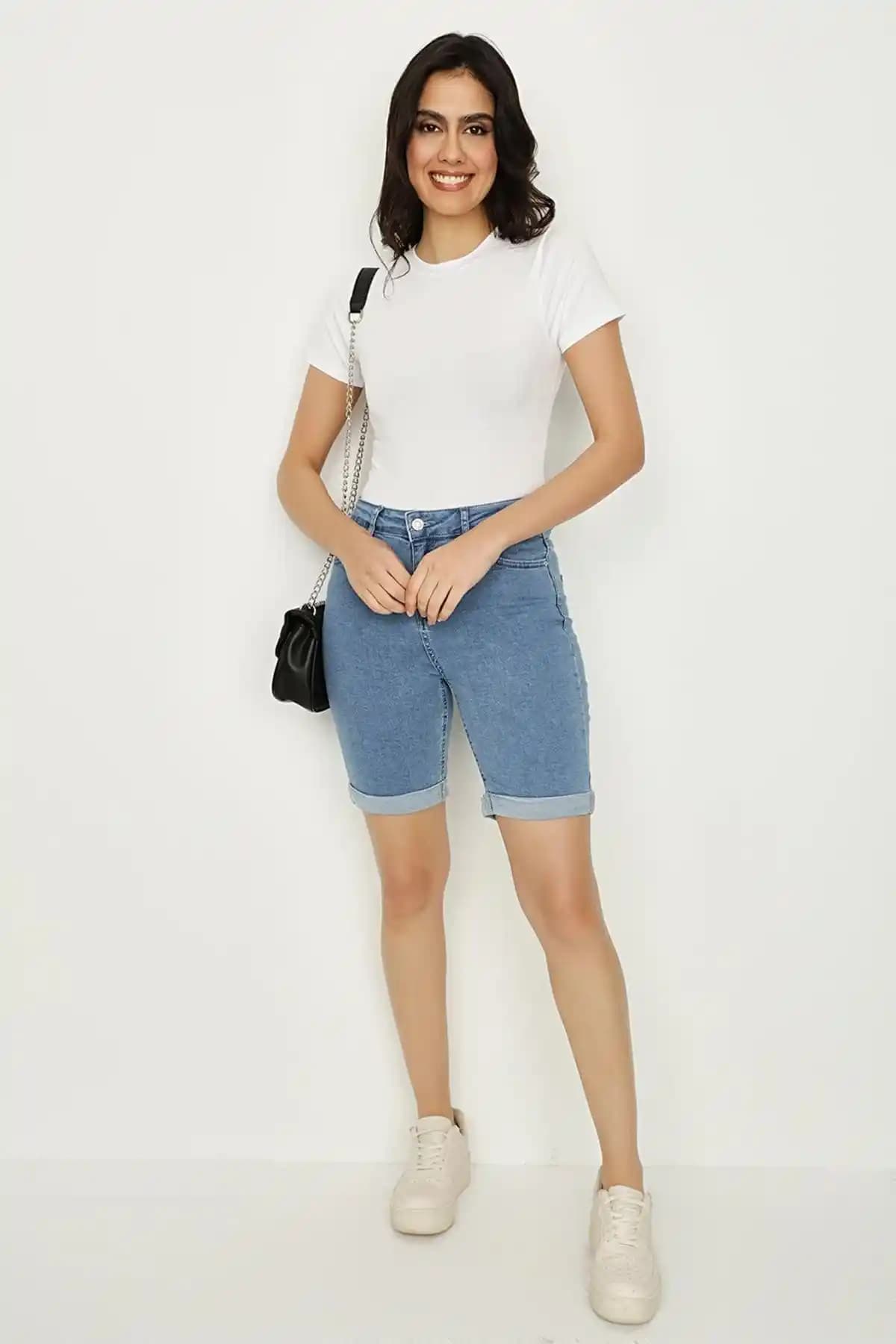 Kadın Moda Mavi Denim Şort Yüksek Bel Rahat ve Şık Tasarım Günlük Kullanım