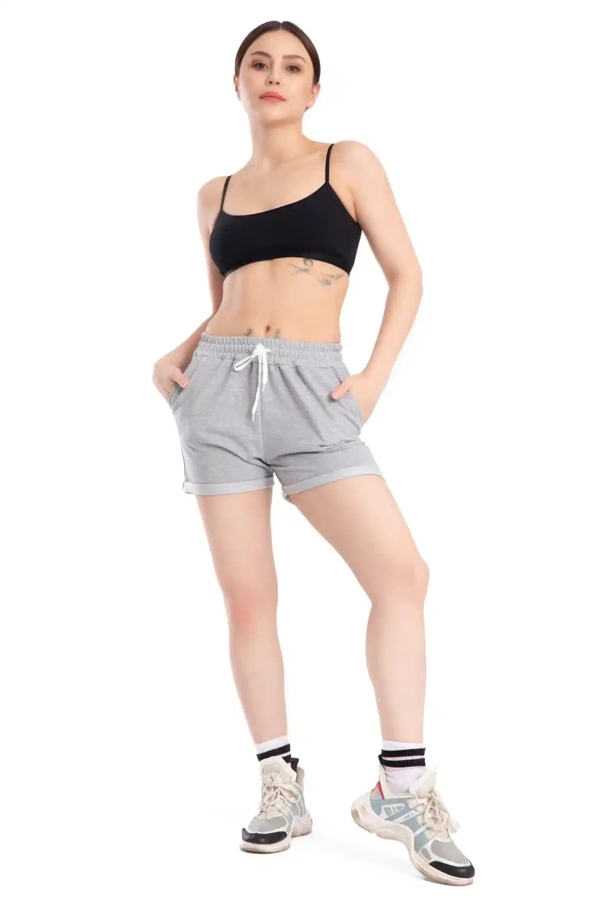 Kadın Siyah Kısa Penye Beli Ipli Şort: Rahat ve Şık Günlük ve Spor Kullanım İçin