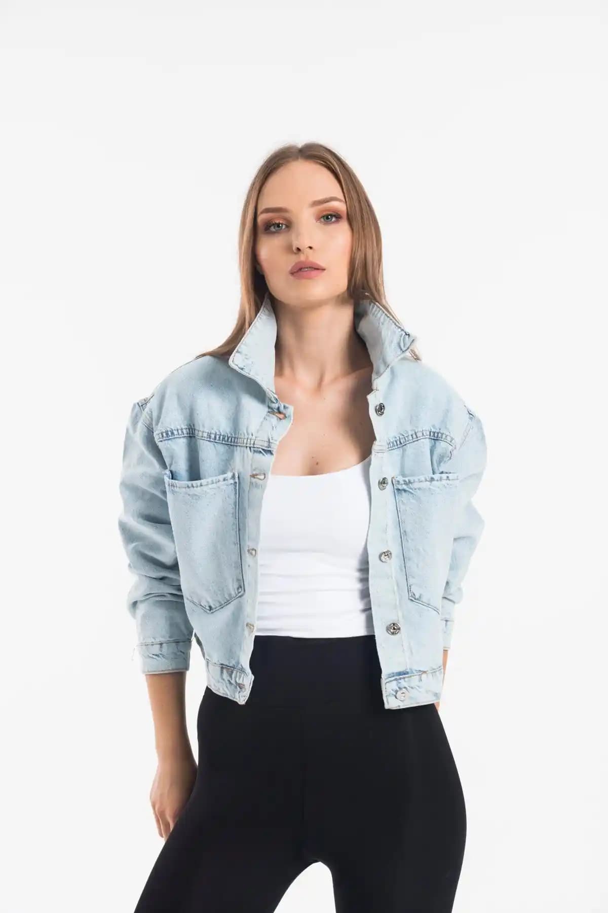 Ladyzey Kadın Mavi Büyük Cepli Denim Ceket Günlük Şıklık ve İşlevsellik Sunar