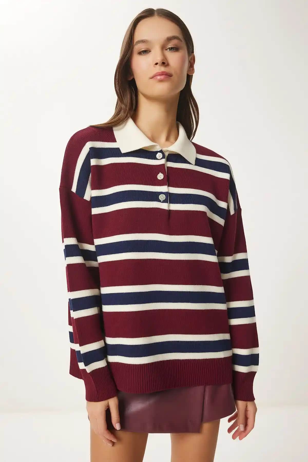 Lovelyİstanbul Polo Yaka Çizgili Triko Kazak: Şık ve Konforlu Kış Modası Ürünü