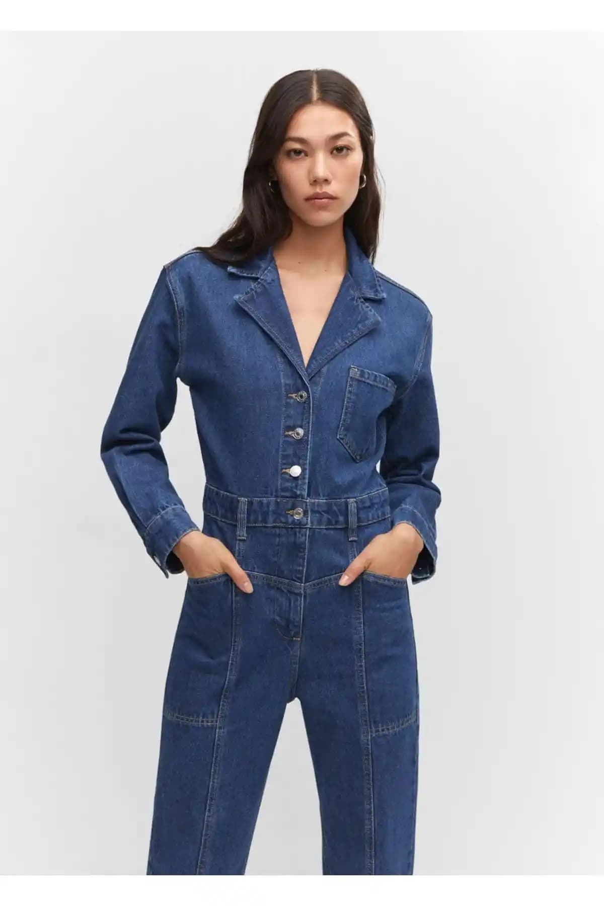 Mango Yakalı Denim Tulum: Günlük Şıklık ve Rahatlık Sunan Modern Tasarım