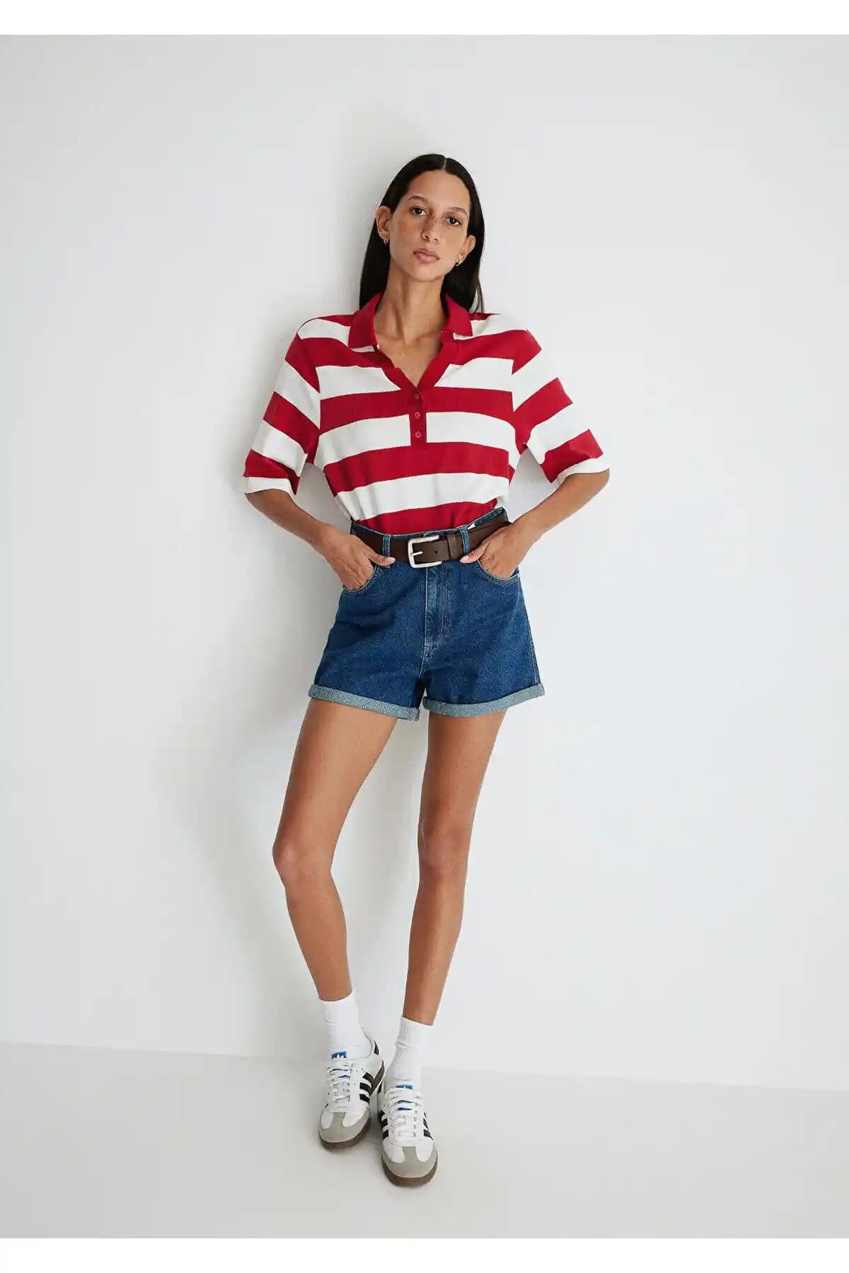 Mavi Clara 90'lar Gölgeli Derin Jean Şort: Yaz Şıklığı ve Rahatlık Bir Arada