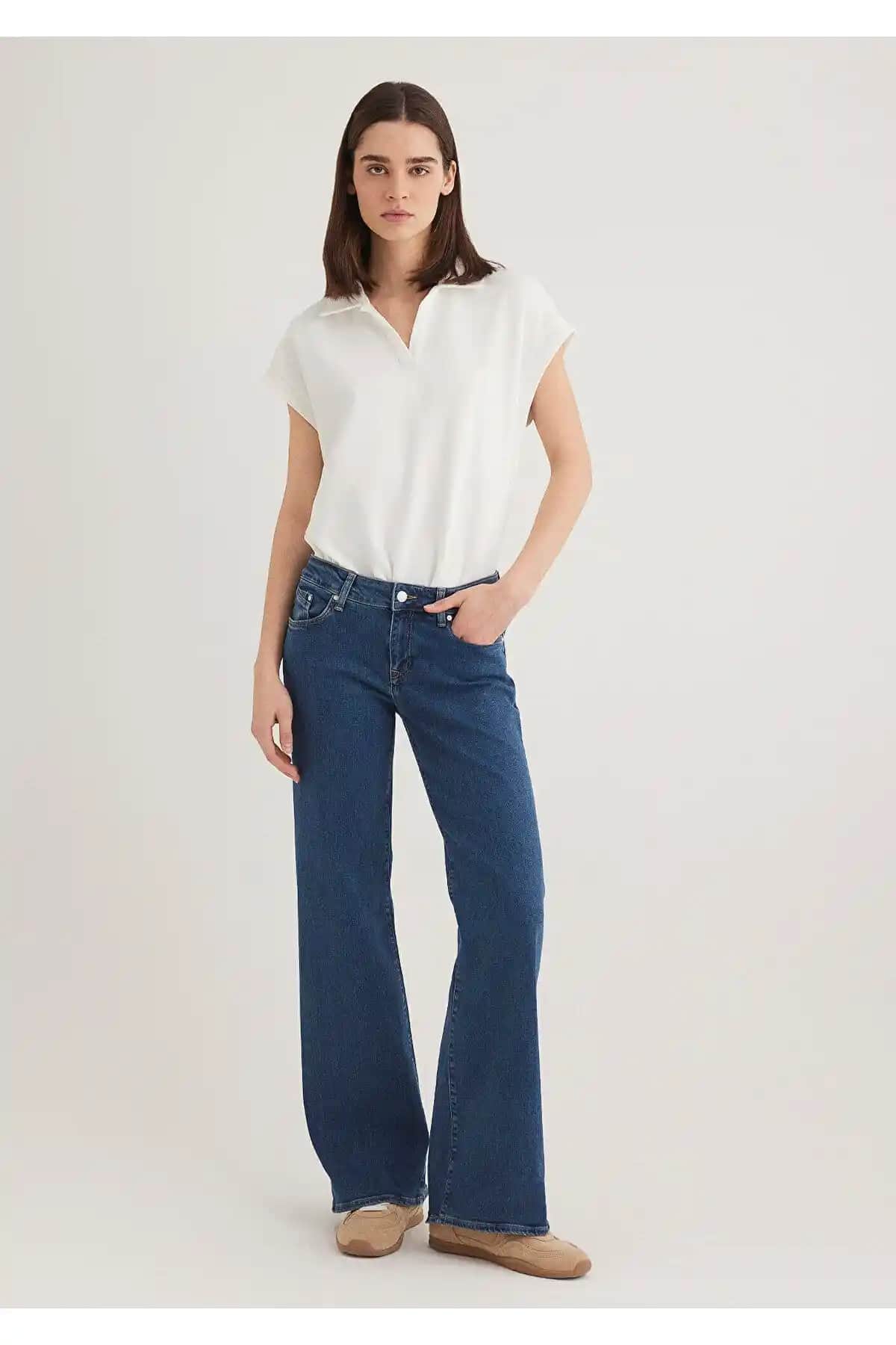 Mavi Deli Dolu Casual Koyu Jean Pantolon: Günlük Şıklık ve Rahatlık Bir Arada