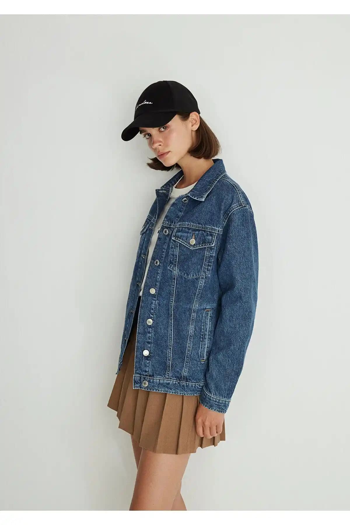 Mavi Karla 90'lar Koyu Jean Ceket: Günlük Şıklık ve Rahatlık İçin Ideal Tercih