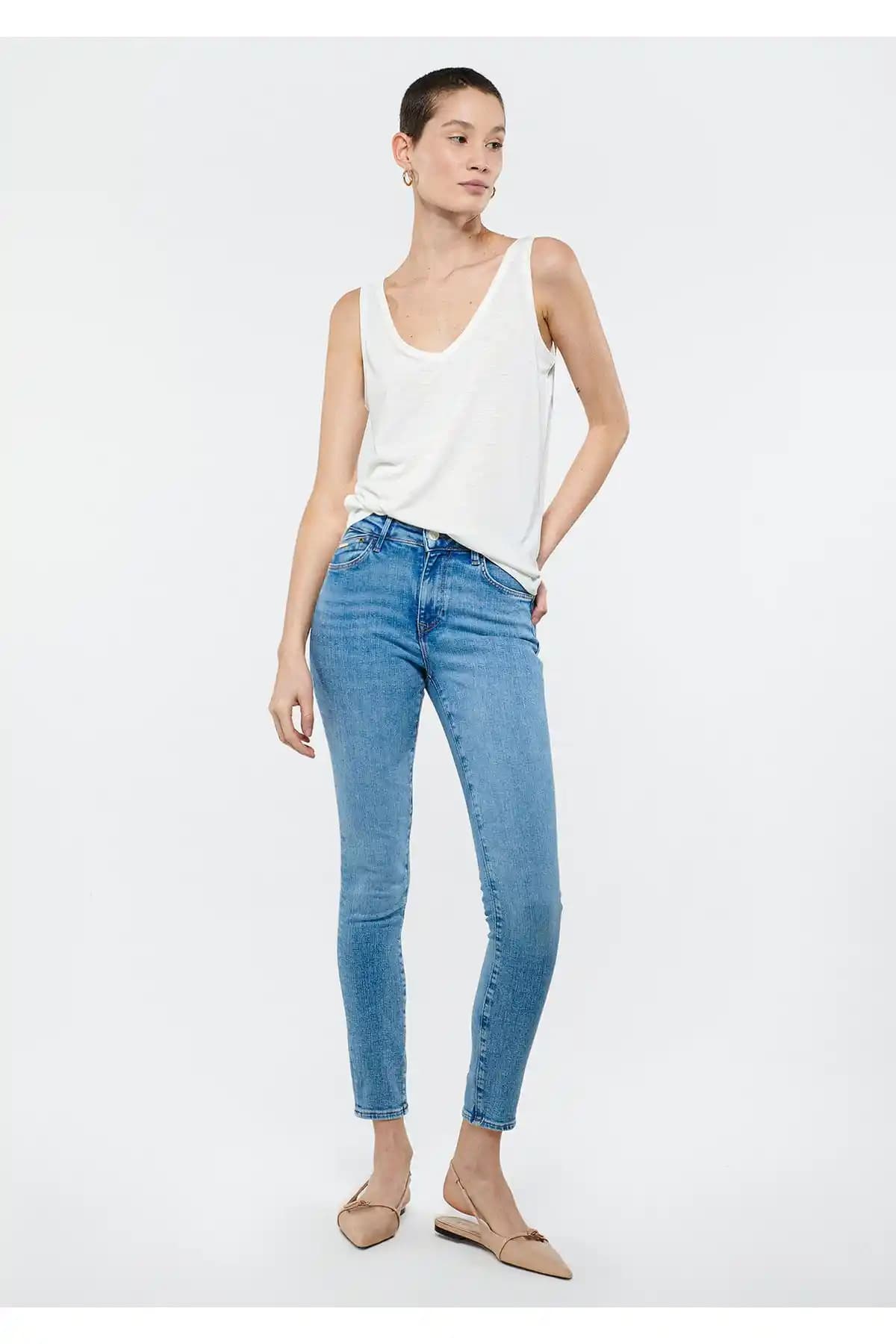 Mavi Tess Açık Gold ve Mavi Tess M Girly İndigo Jean Pantolon Karşılaştırması