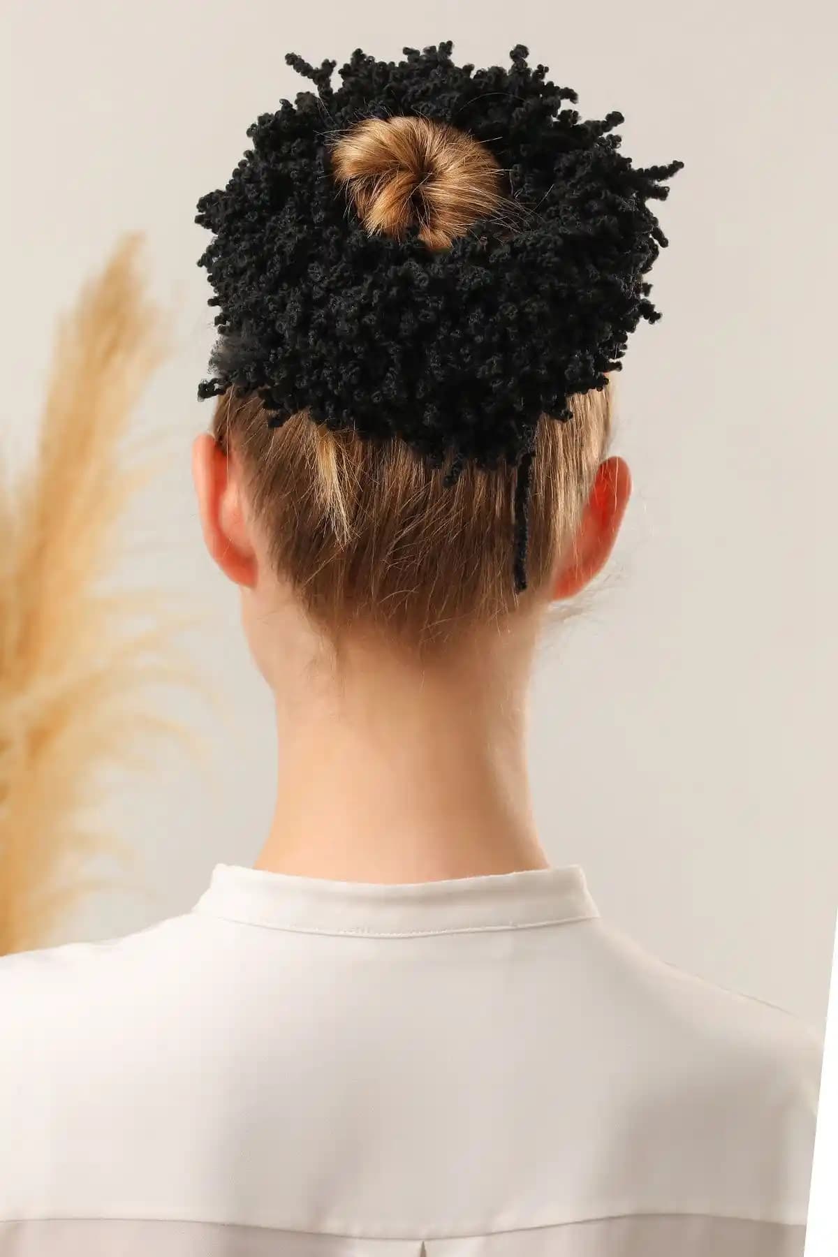 Melodi Scarf Topuz Tokası ve Shalista Siyah Tesettür Seti Karşılaştırması