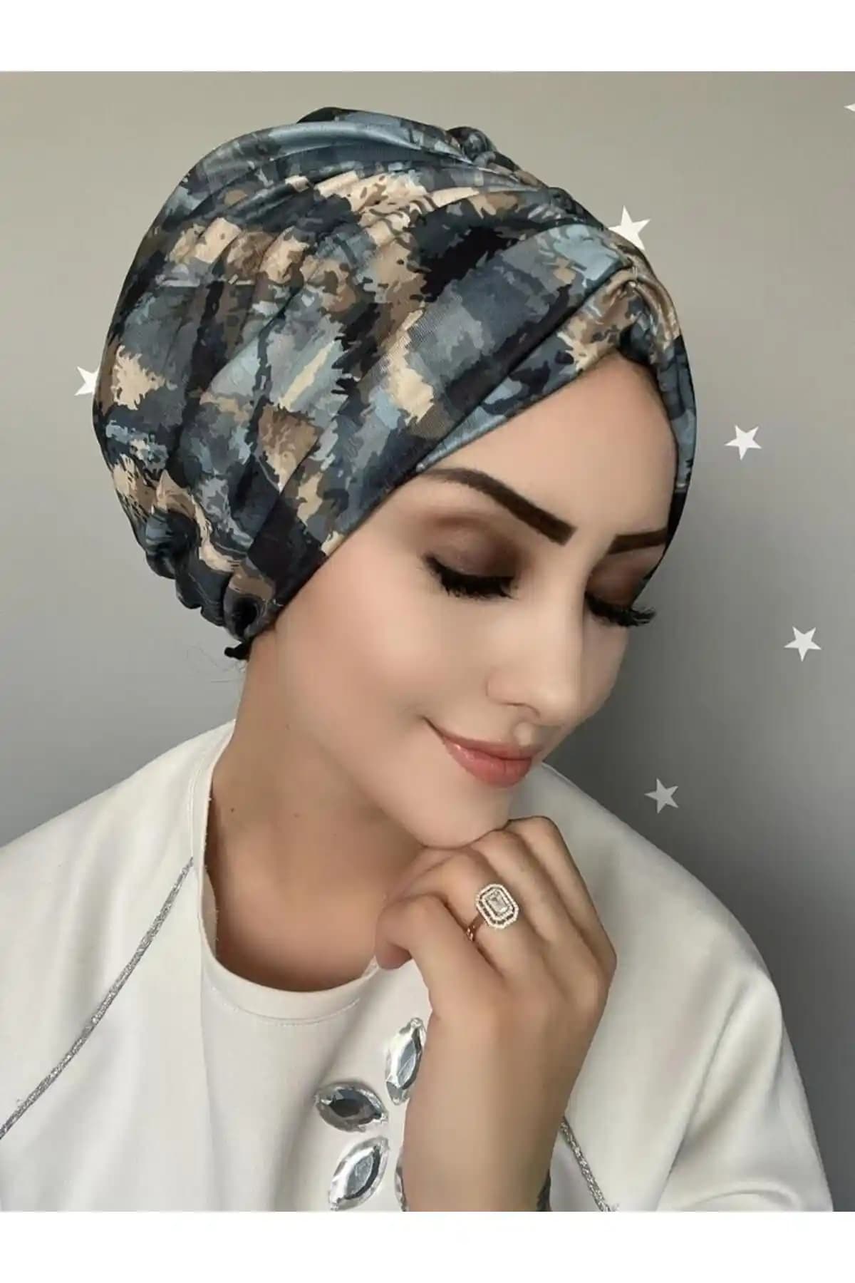 OykumBone B18 Desenli Büzgülü Hazır Bone – Modern ve Konforlu Tesettür Aksesuarı