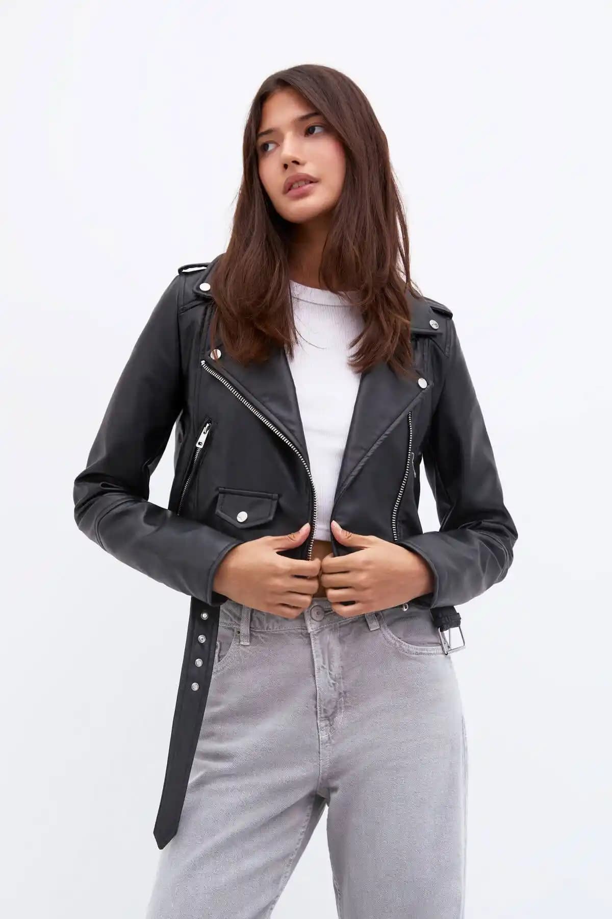 Pull & Bear ve Stradivarius Deri Biker Ceketlerin Karşılaştırması ve Moda Trendleri