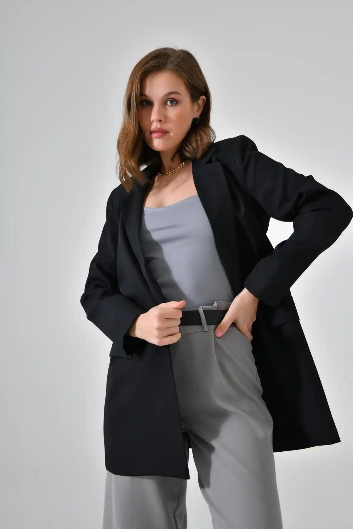 Saade Siyah Kuşaklı Cep Detaylı Blazer Ceket: Modern ve Şık Tasarım Özellikleri