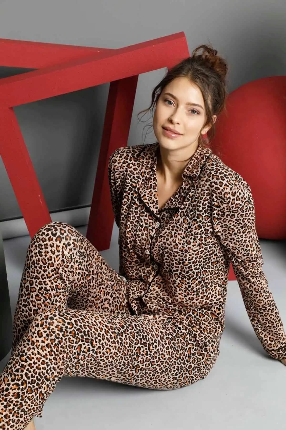 Siyah İnci Kadın Pijama Takımları Karşılaştırması: Leopar ve Kırmızı Modellerin Özellikleri 1