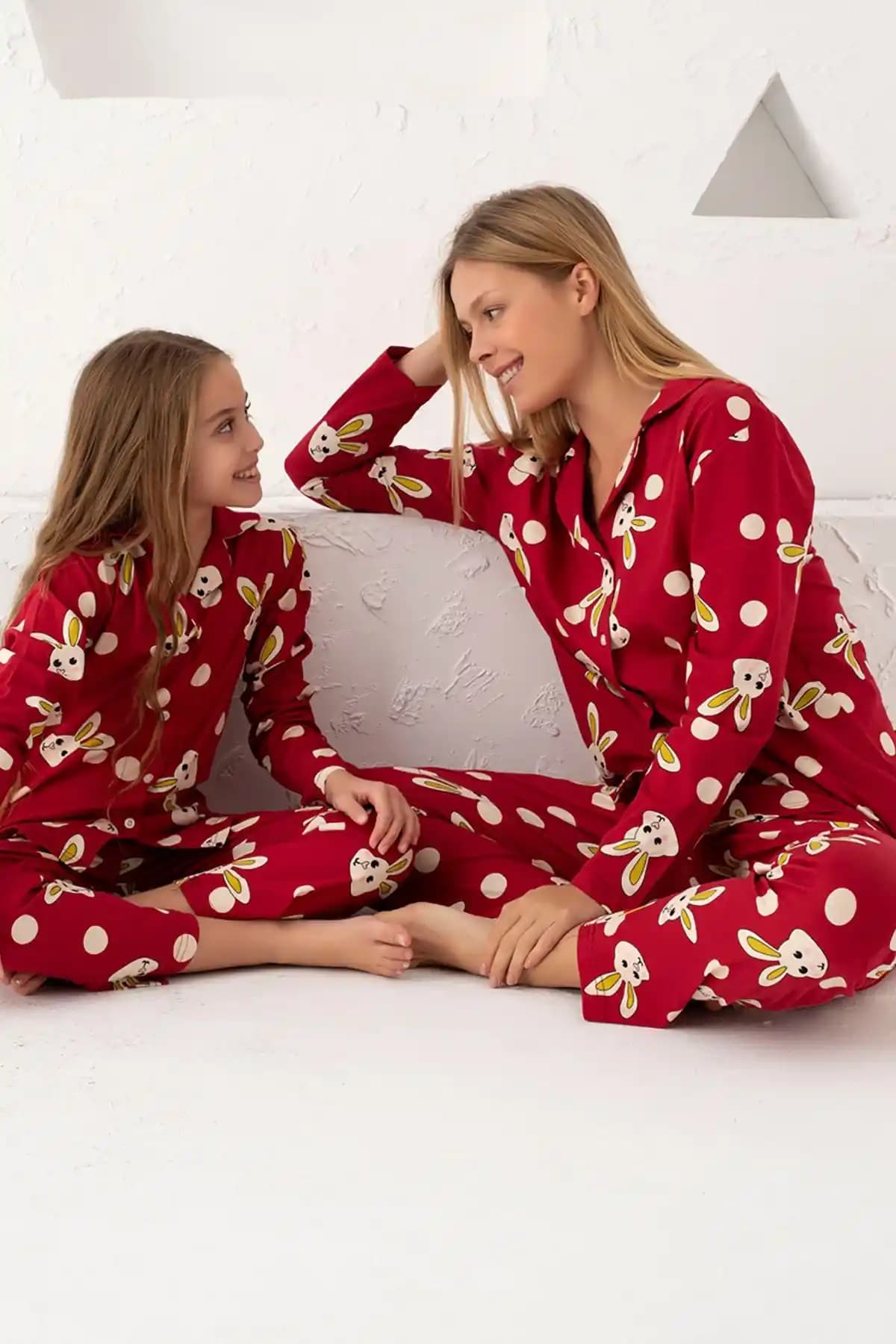 Siyah İnci Pijama Takımları Karşılaştırması: Bordo ve Lacivert Modellerin Özellikleri ve Kullanıcı Yorumları