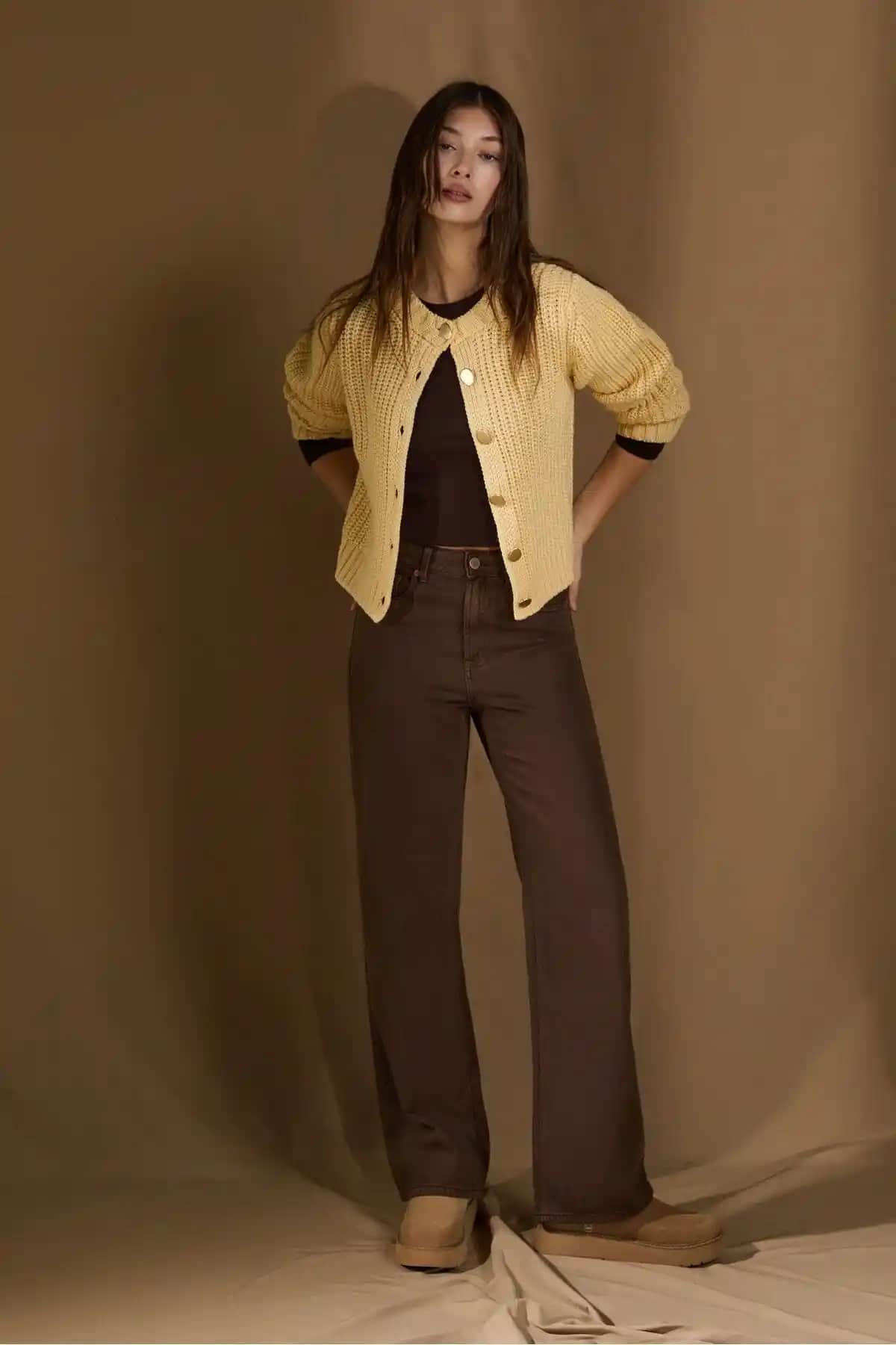 Stradivarius D92 Düz Kesim Geniş Paça Jean: Modern ve Konforlu Günlük Pantolon Seçeneği