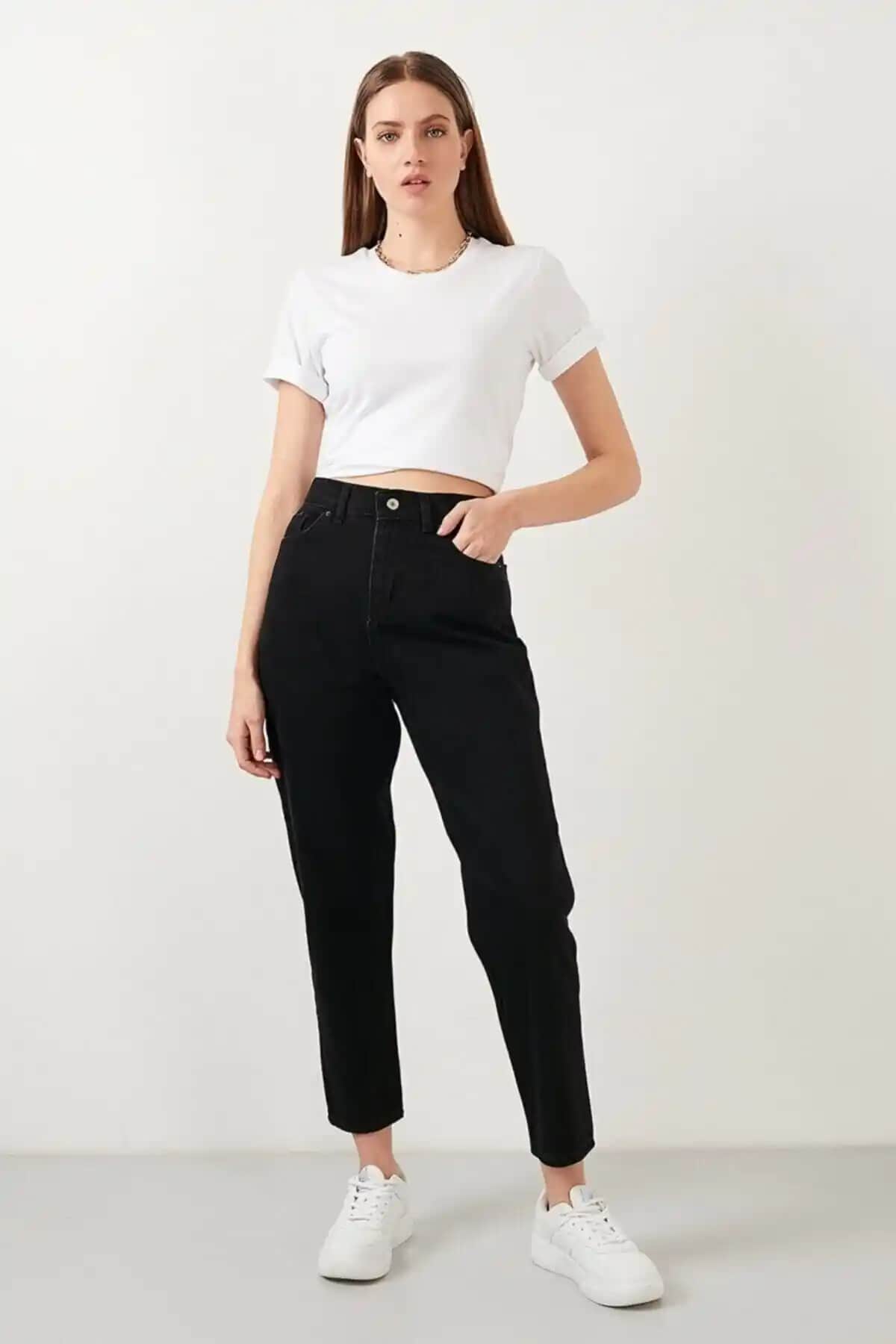 Trn JNS Isabella Siyah Mom Jean Pantolon Modern Tasarım ve Uzun Ömürlü Kullanım