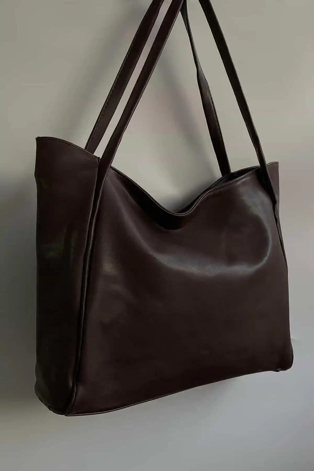 BipanyaMatthew Suni Deri Kadın Omuz Çantası: Görünüm ve Kullanımda Denge