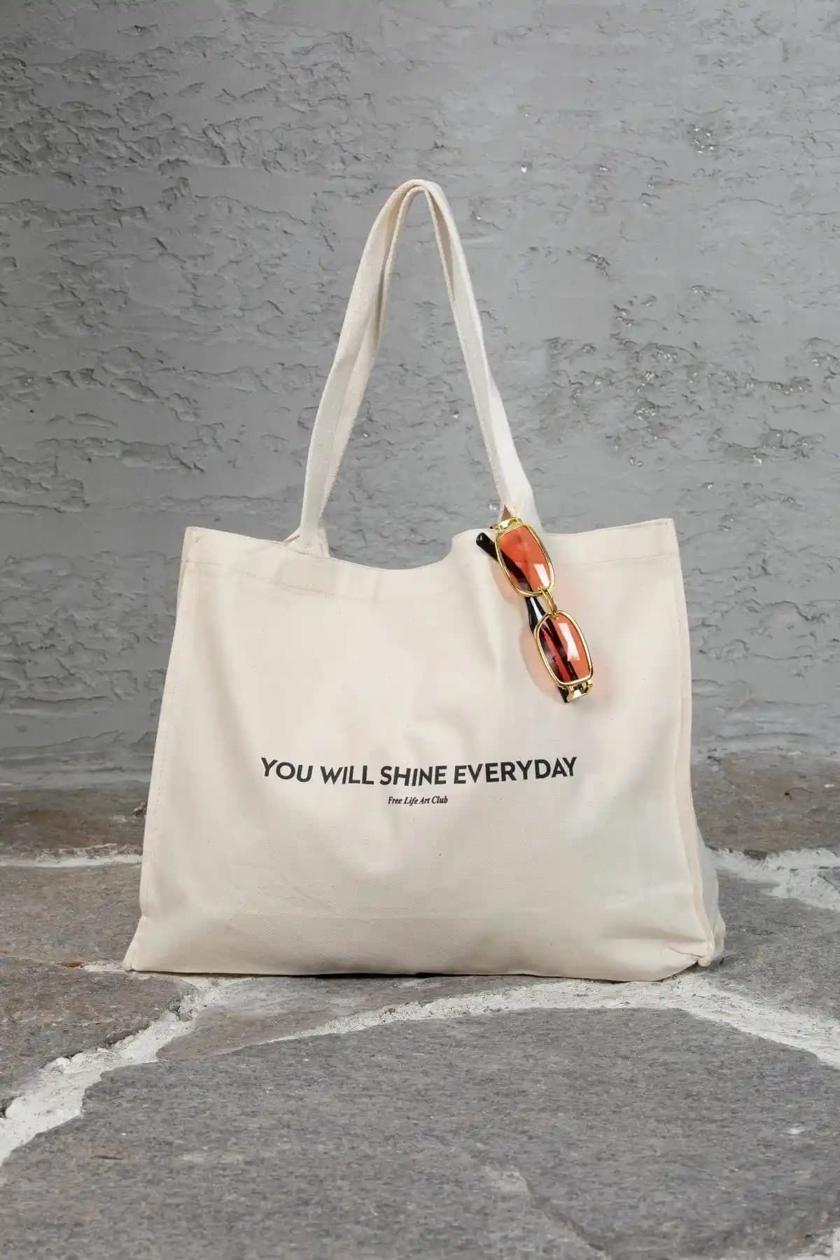 OKTAYUSTA COLLECTİON Baskılı Cepli Kanvas Çanta: Şıklığı ve Fonksiyonelliği Birleştiriyor