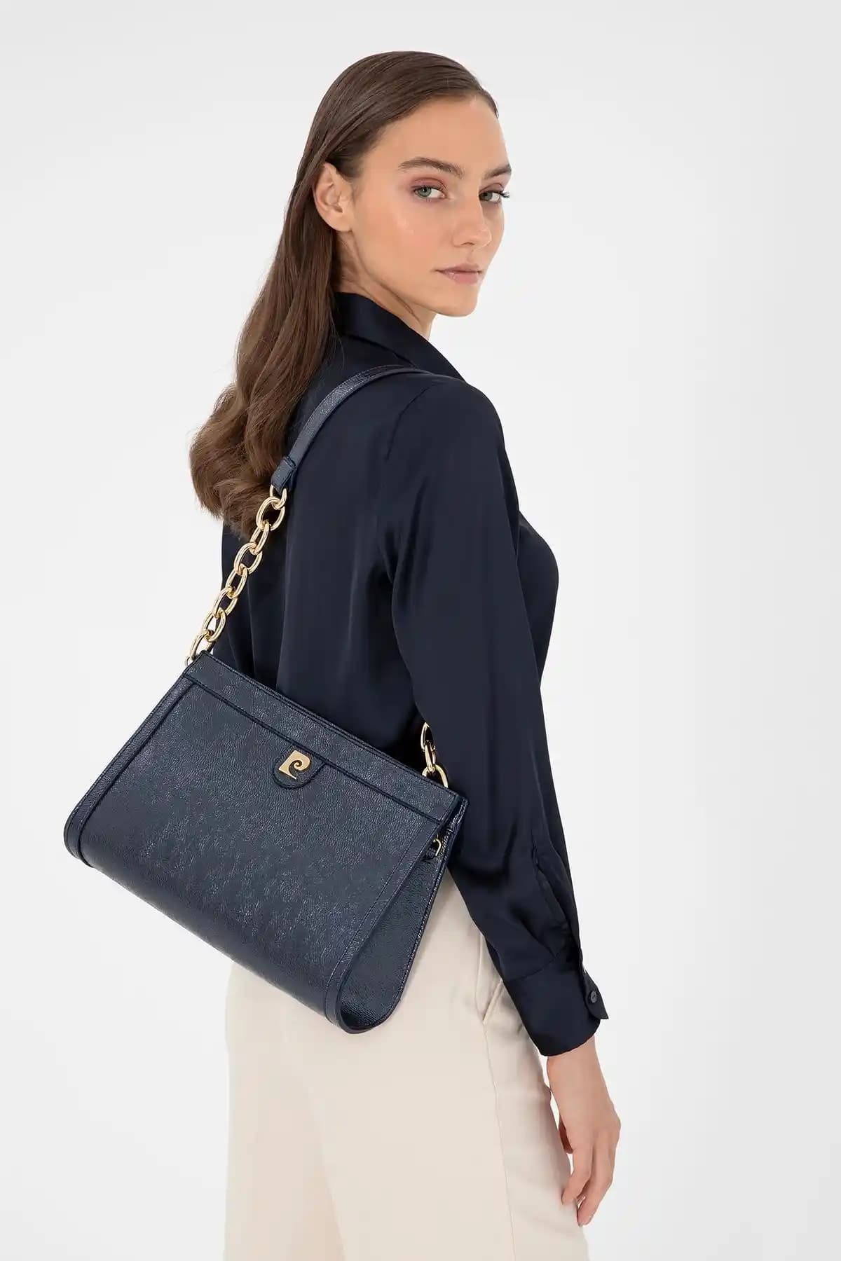 Pierre Cardin Laci Kadın Omuz Çantası 05PO24Y1982: Estetik ve Fonksiyonel Bir Seçim